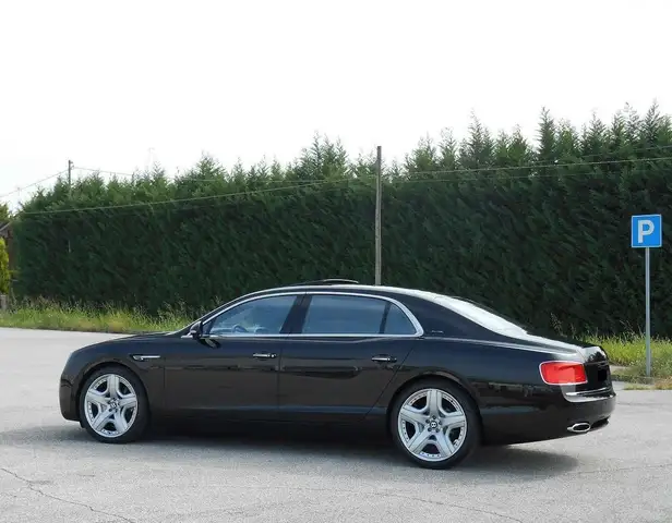 Bentley Flying Spur Mulliner W12