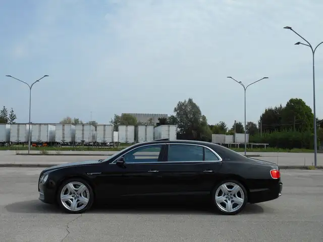 Bentley Flying Spur Mulliner W12