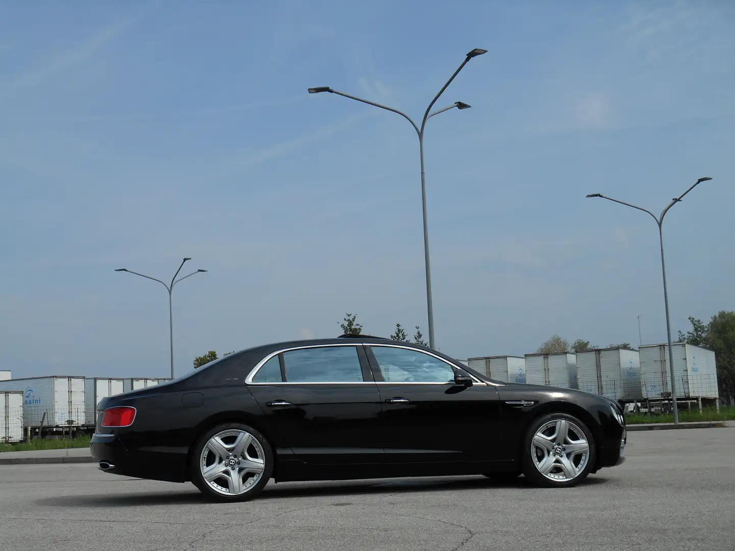 Bentley Flying Spur Mulliner W12 Noir - 2