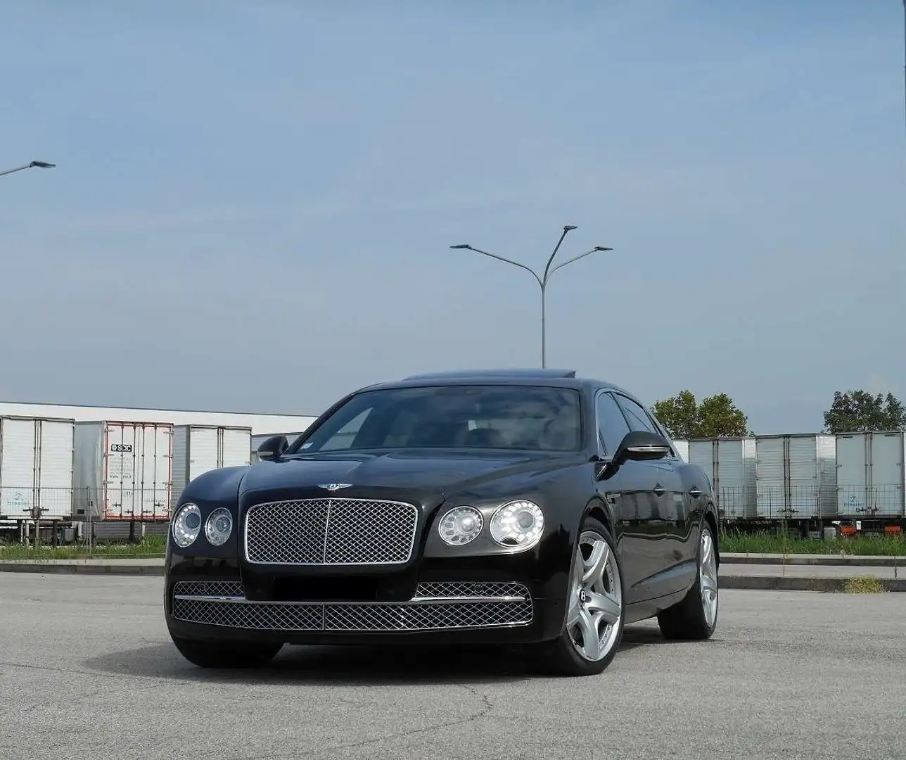 Bentley Flying Spur Mulliner W12 Zwart - 2