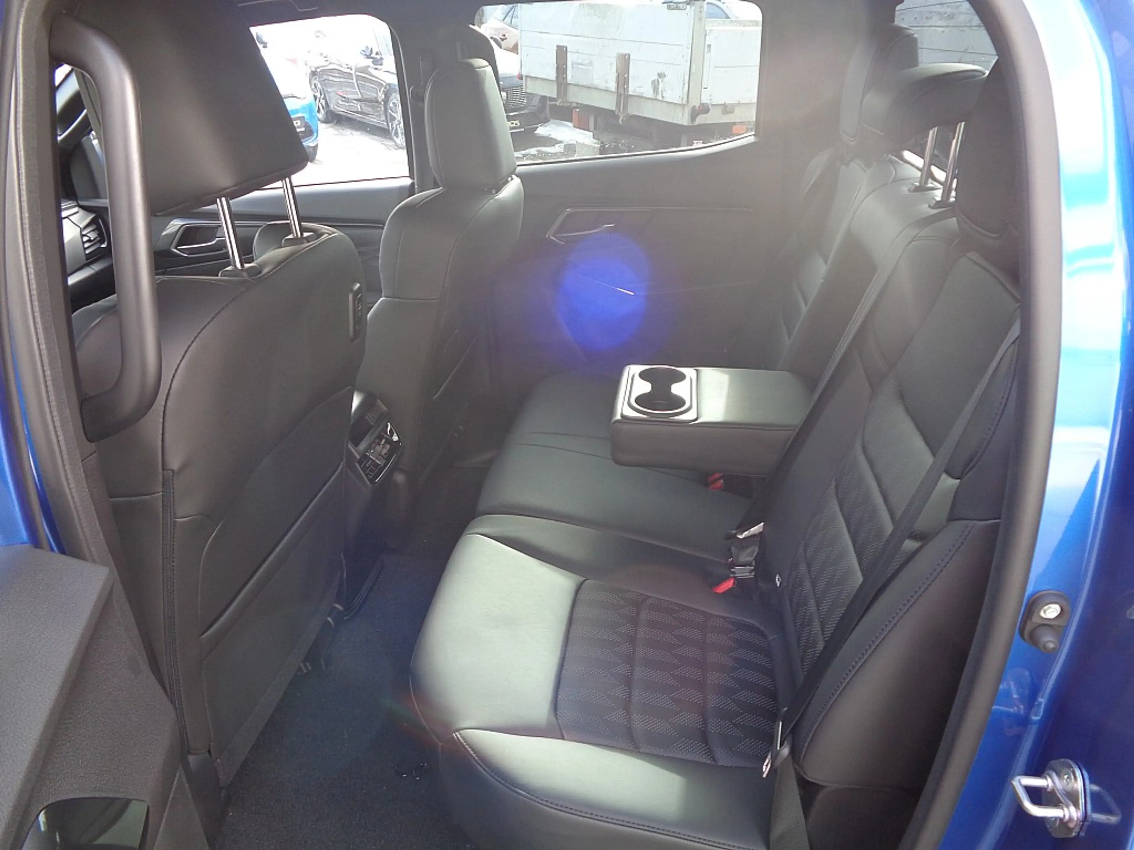 Isuzu D-Max D-MAX Double Cab V-CROSS AT 4x4 Automatik — photo 13