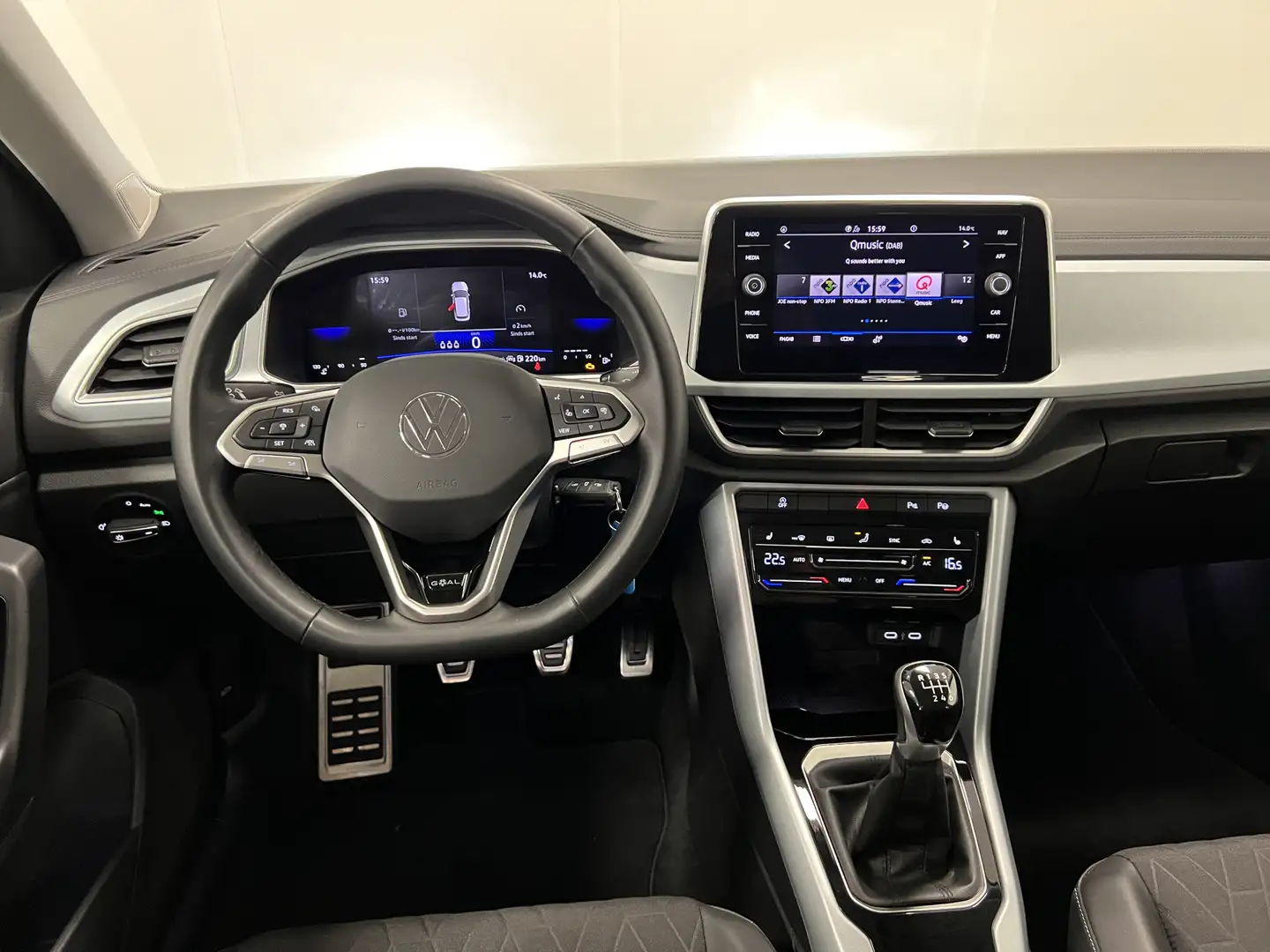 Volkswagen T-Roc 1.0 TSI / GOAL EDITION / NAVI / PDC / STOELVERW. / Negro - 2