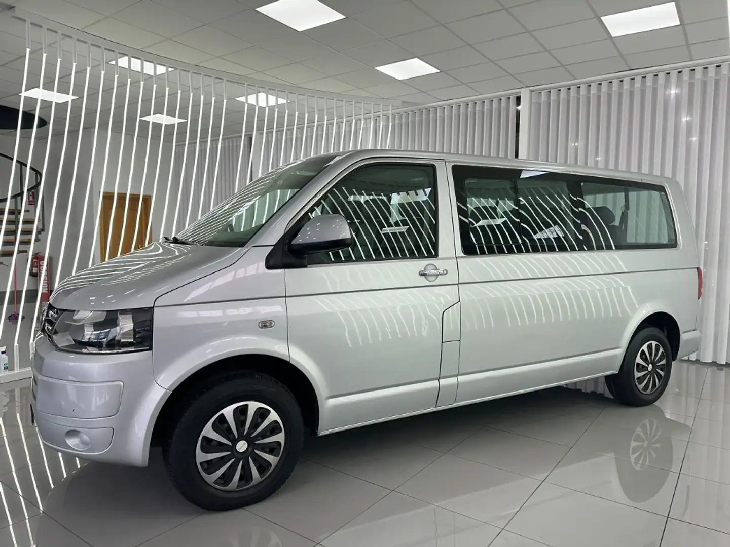 Volkswagen T5 Caravelle 2.0TDI BMT Trendline Ed. L DSG Gris - 2