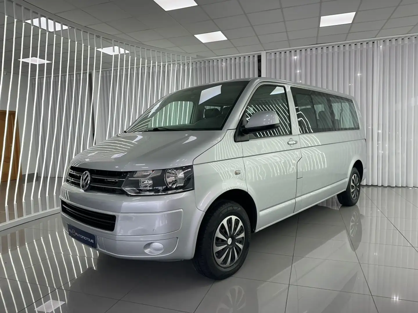 Volkswagen T5 Caravelle 2.0TDI BMT Trendline Ed. L DSG Gris - 1