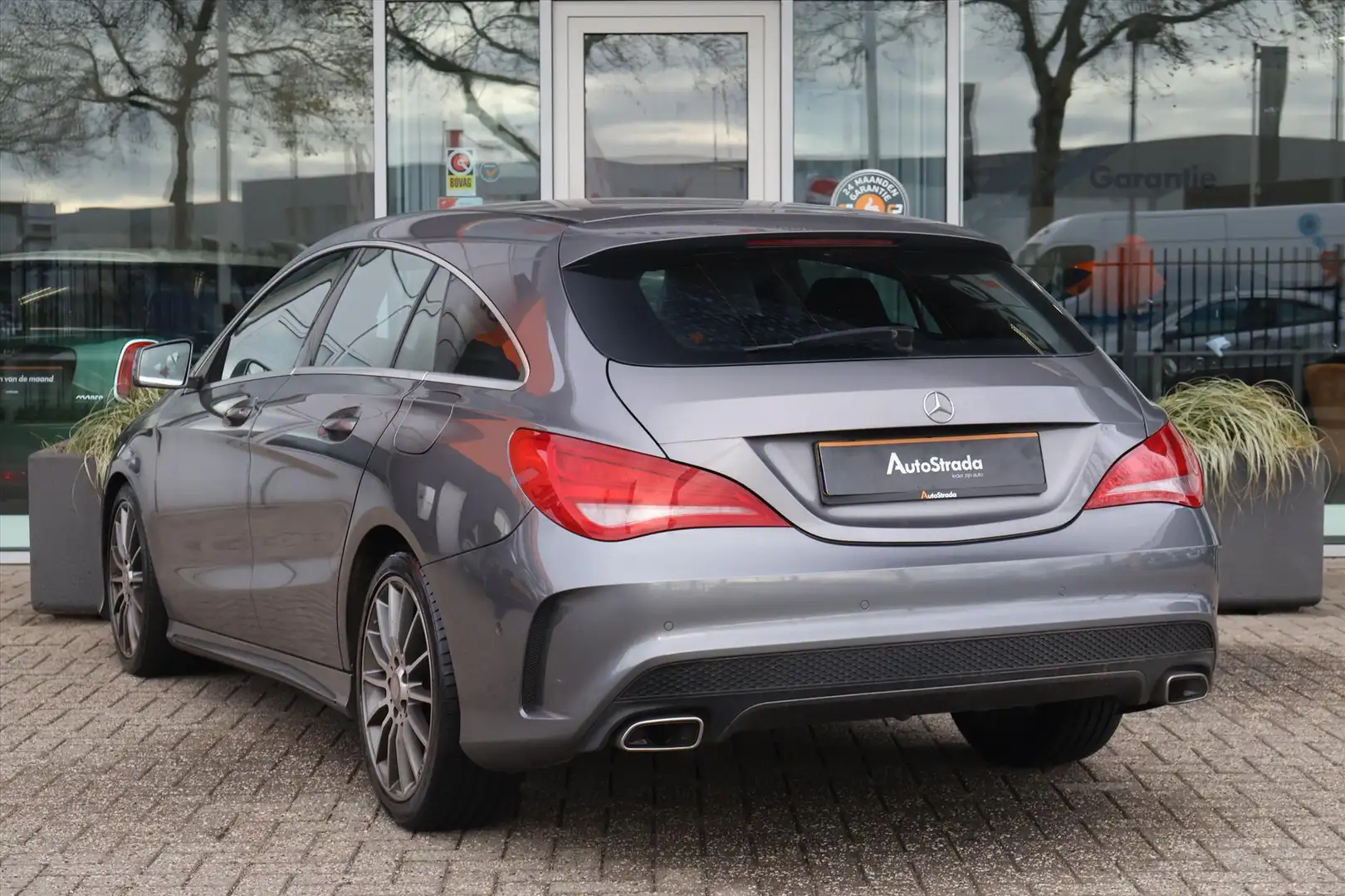 Mercedes-Benz CLA 180 Shooting Brake AMG-Line AUT I Navigatie I Xenon | Gris - 2