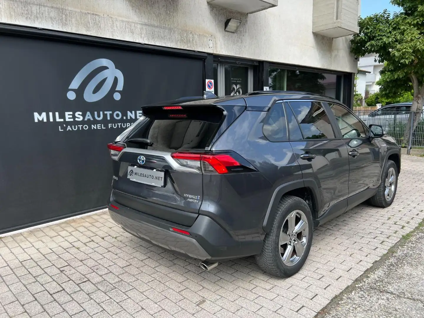 Toyota RAV 4 RAV4 2.5 HV (222CV) E-CVT AWD-i Business Серый - 2