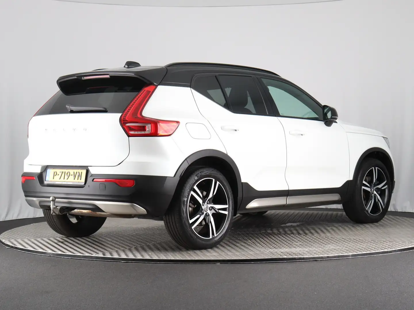 Volvo XC40 2.0 B4 Inscription (Elek. Trekhaak / H&K / Camera Weiß - 2