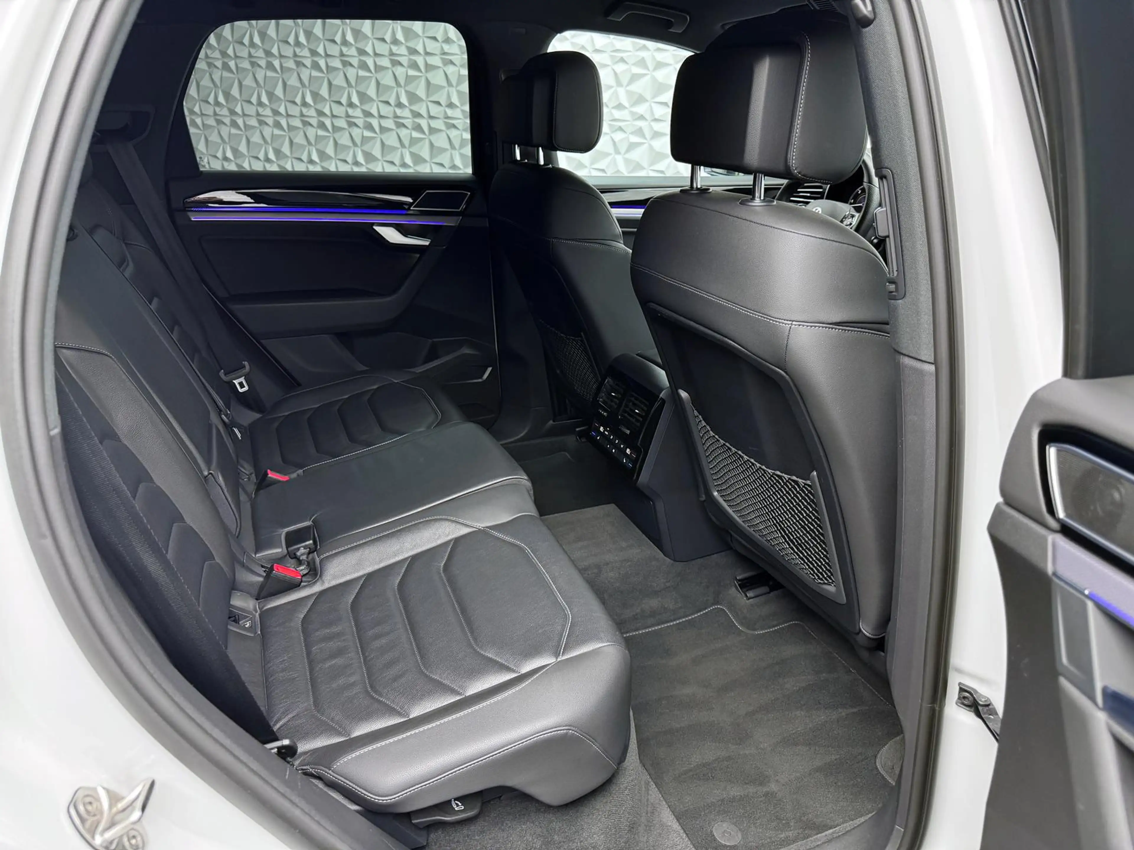 Volkswagen Touareg 3.0 TDI*R-LINE*IQ*ALLRADLENK*DYNAUDIO*STANDHZ*AHK — photo 14
