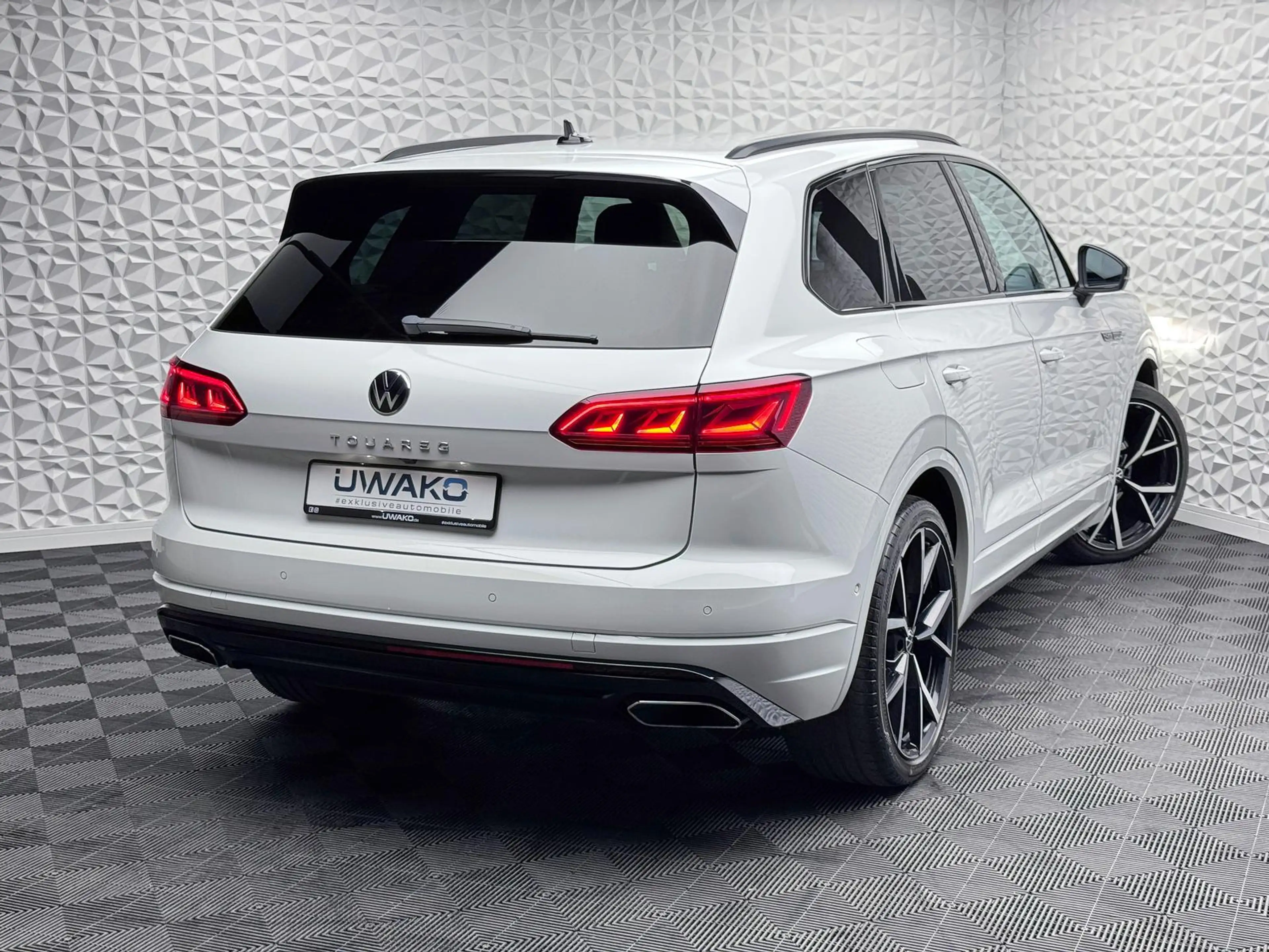 Volkswagen Touareg 3.0 TDI*R-LINE*IQ*ALLRADLENK*DYNAUDIO*STANDHZ*AHK — photo 3