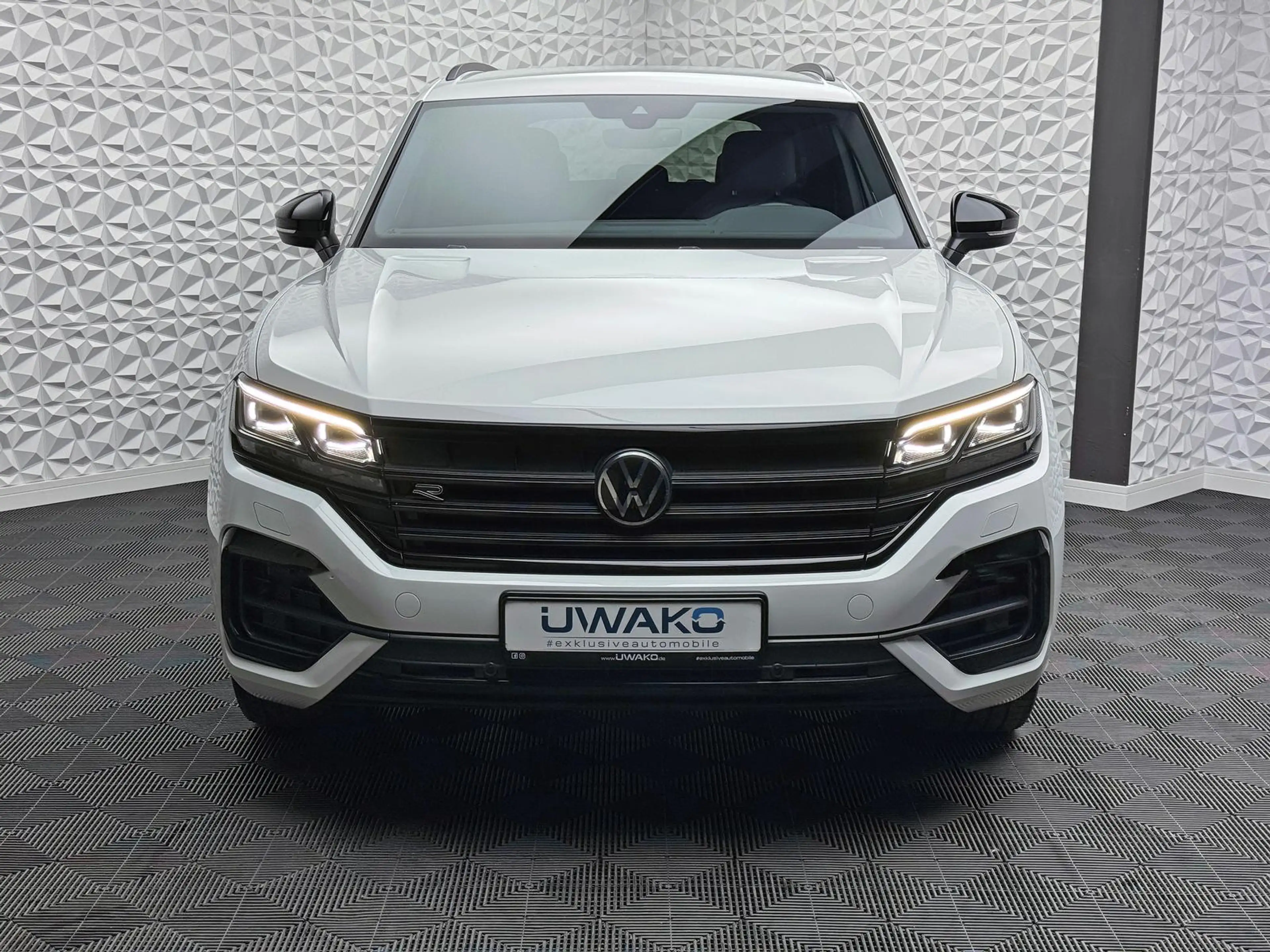 Volkswagen Touareg 3.0 TDI*R-LINE*IQ*ALLRADLENK*DYNAUDIO*STANDHZ*AHK — photo 6