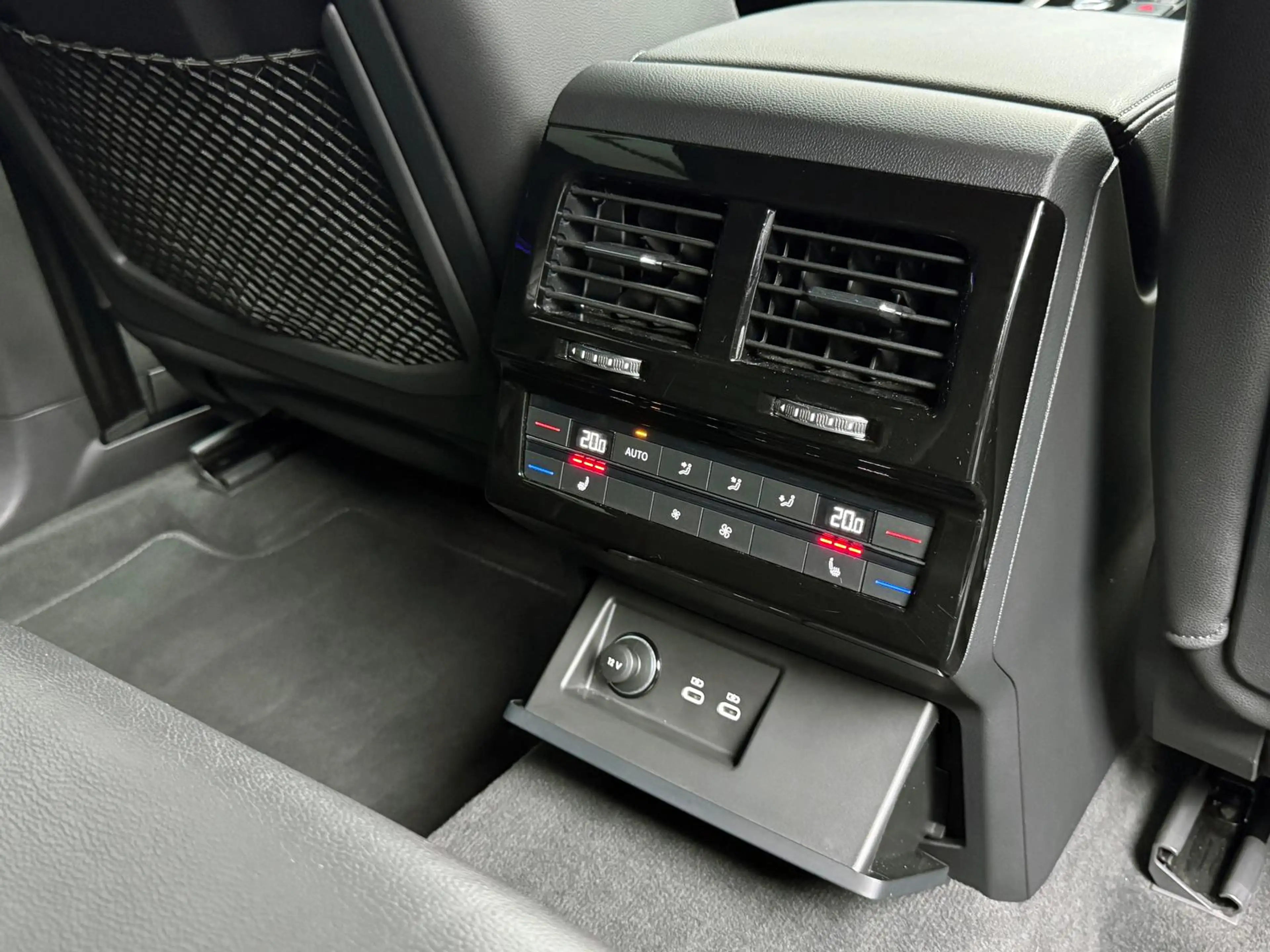Volkswagen Touareg 3.0 TDI*R-LINE*IQ*ALLRADLENK*DYNAUDIO*STANDHZ*AHK — photo 12