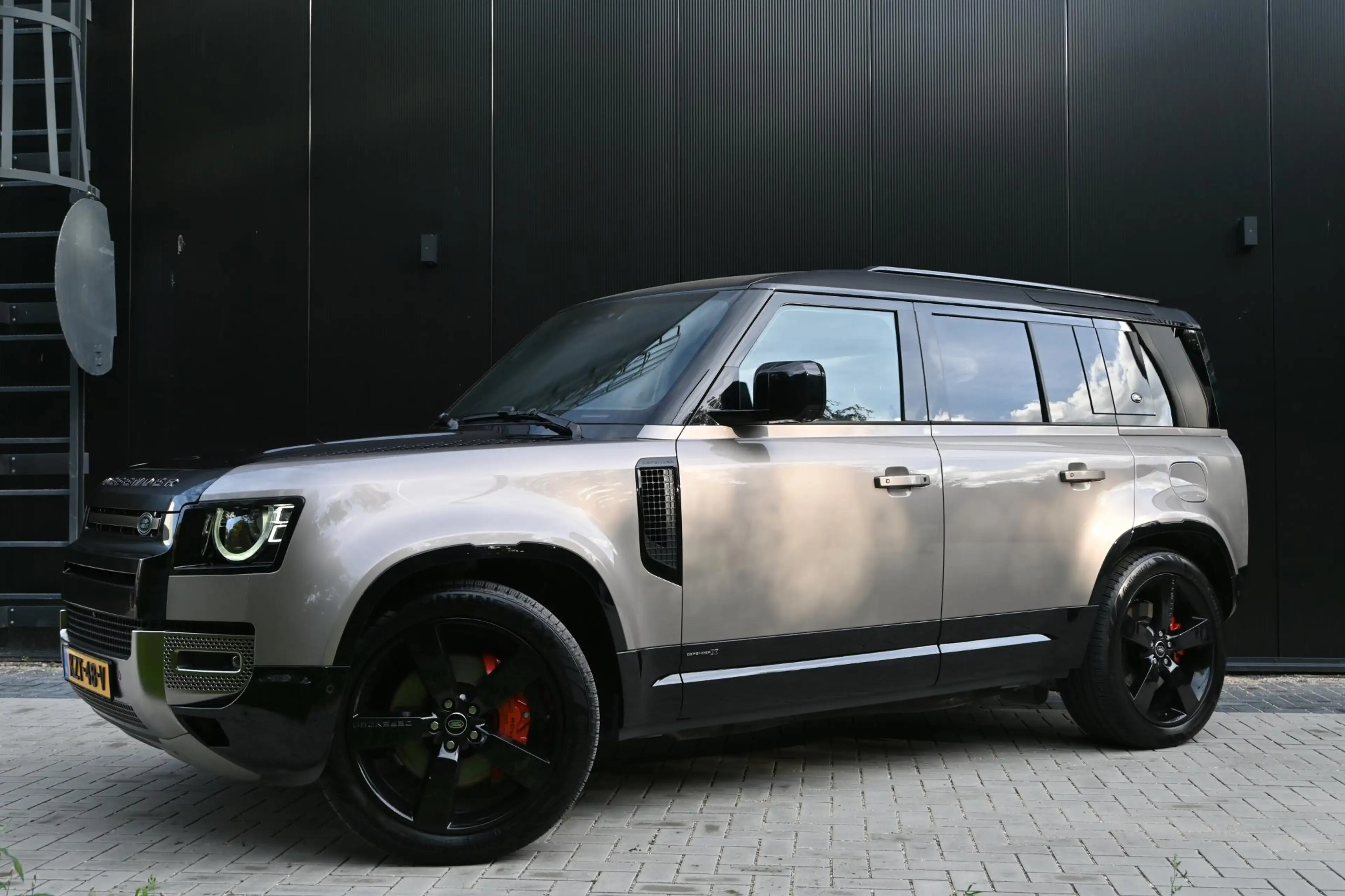 Land Rover Defender 110 P400E Defender-X Full, open dak