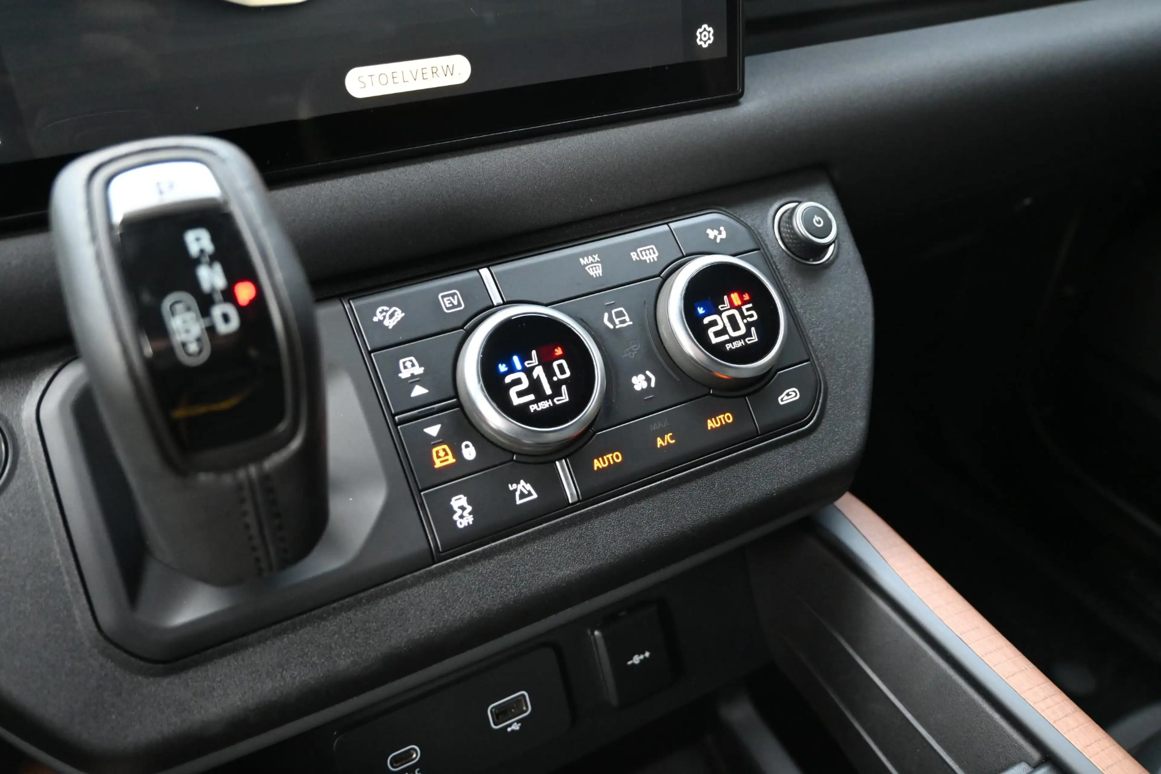 Land Rover Defender 110 P400E Defender-X Full, open dak — photo 15