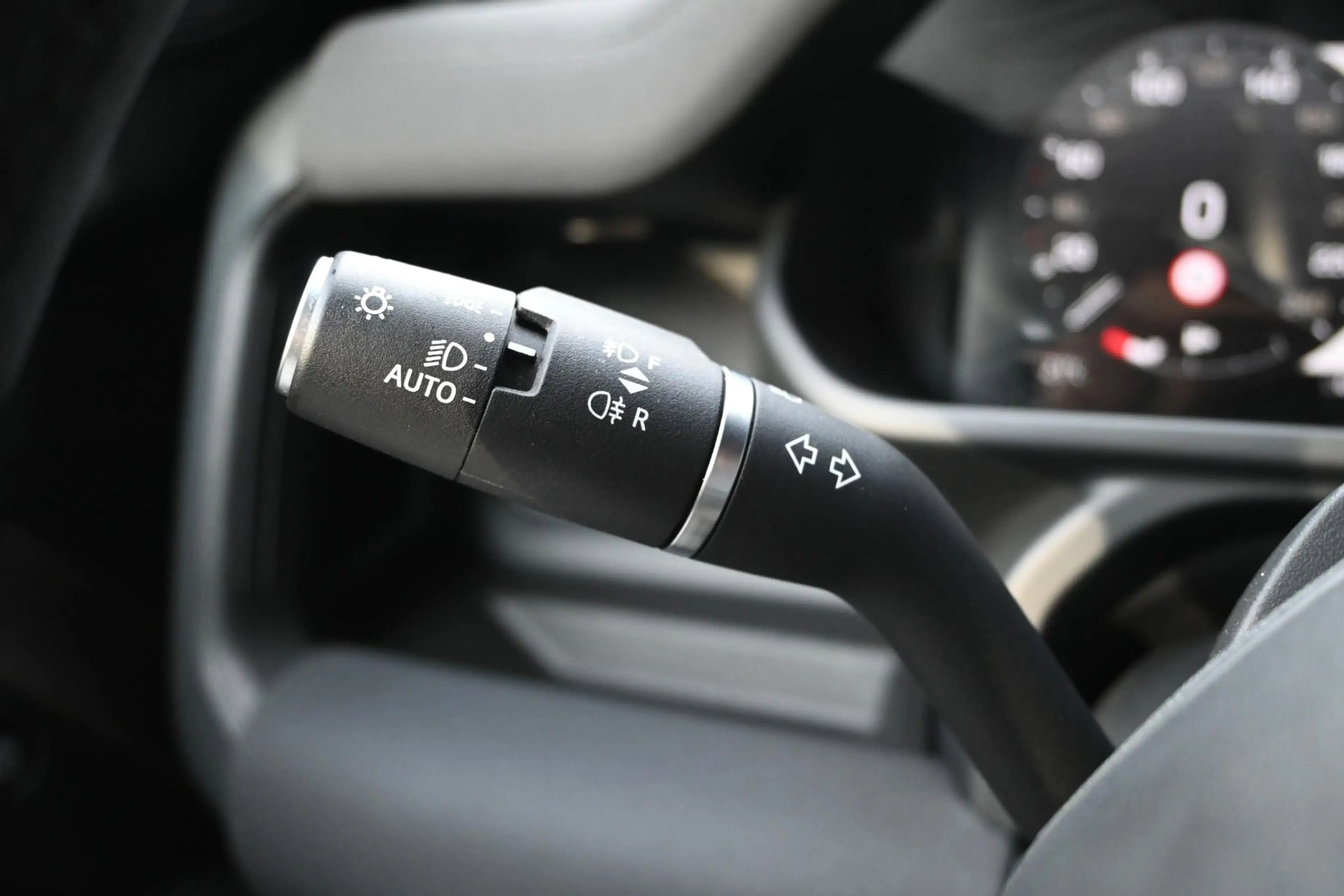 Land Rover Defender 110 P400E Defender-X Full, open dak — photo 13