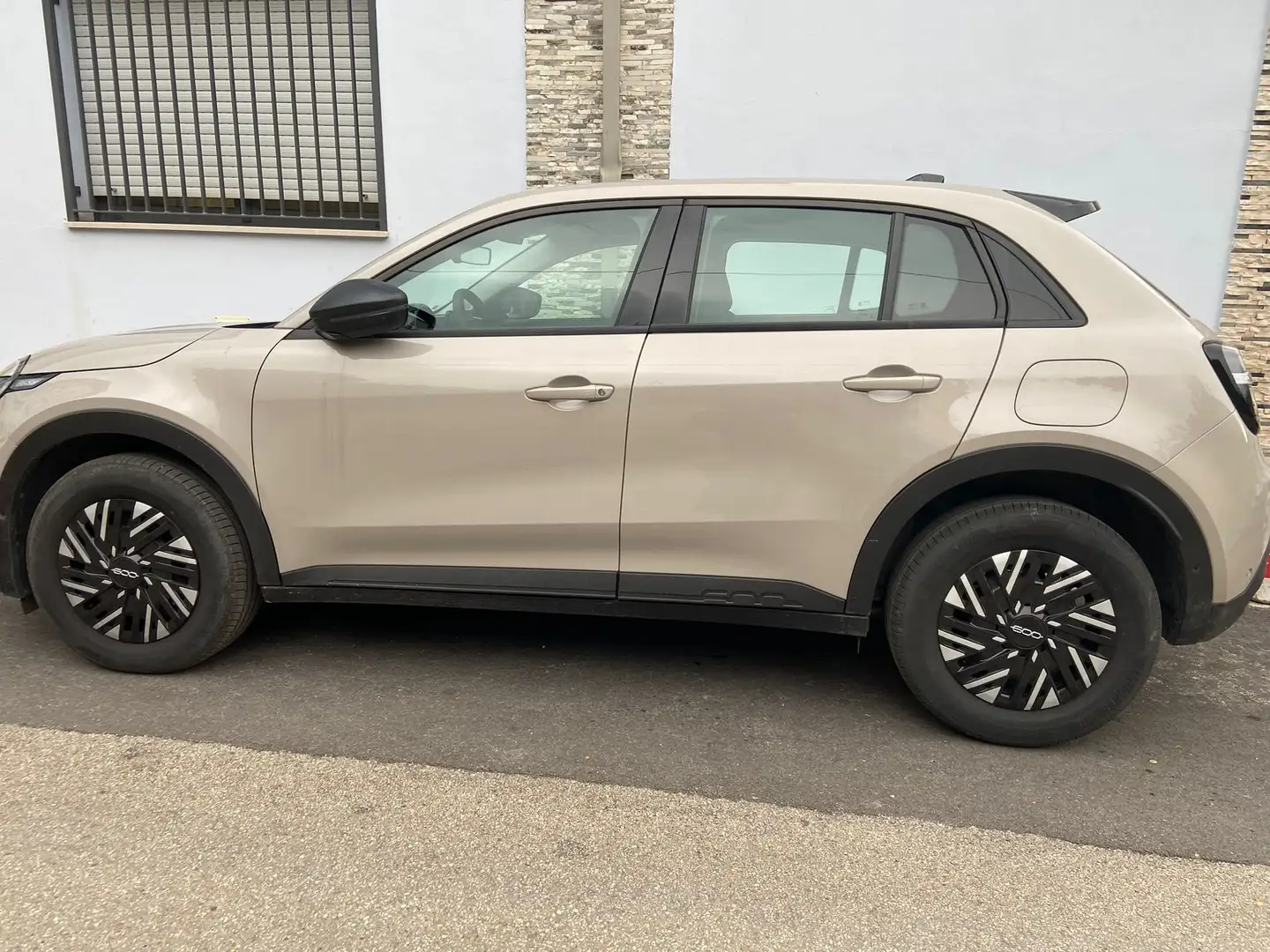 Fiat 600 600 IV 2023 1.2 hybrid 110cv auto Beige - 2