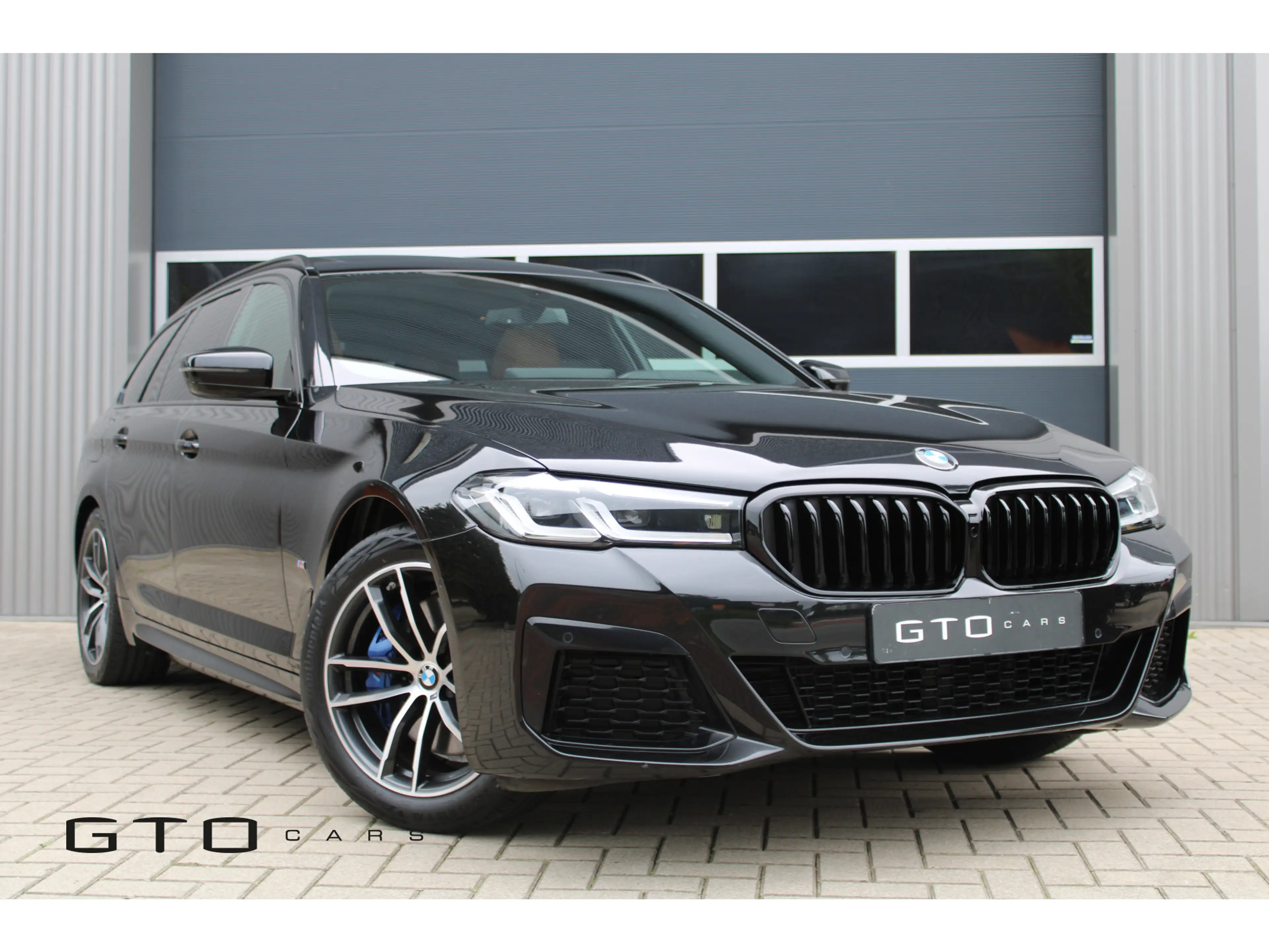 BMW 530 5-serie Touring 530e High Executive | Pano | M Spo