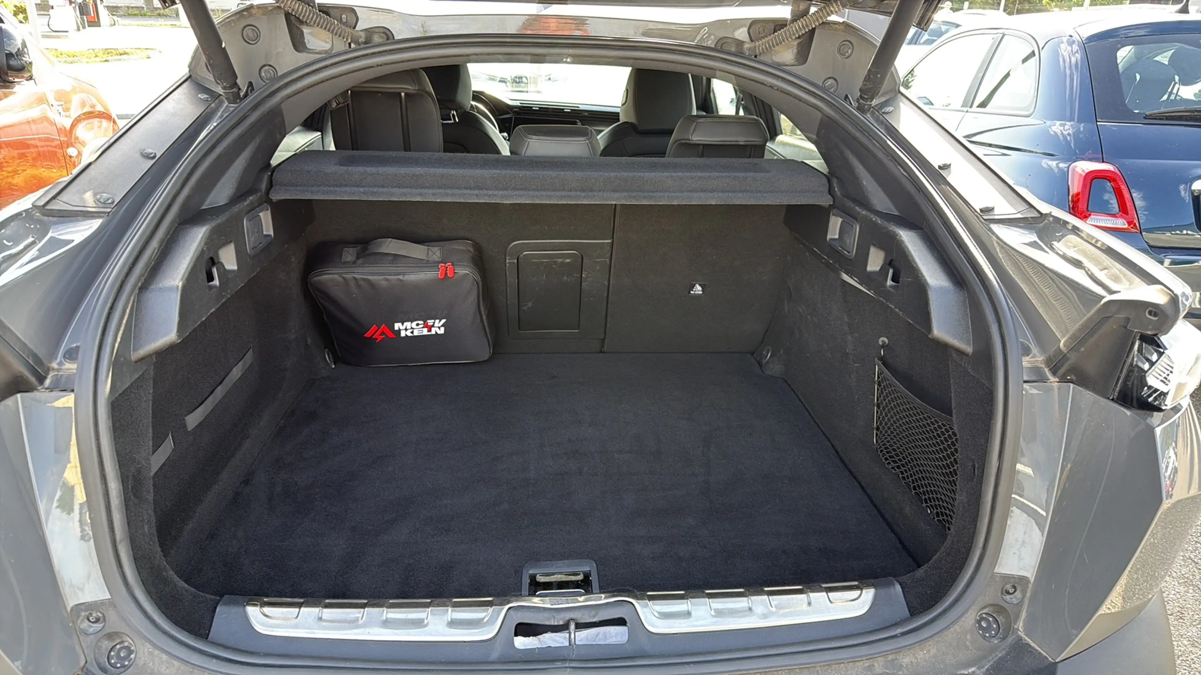 Peugeot 408 GT PHEV 225 e-EAT8 — photo 9