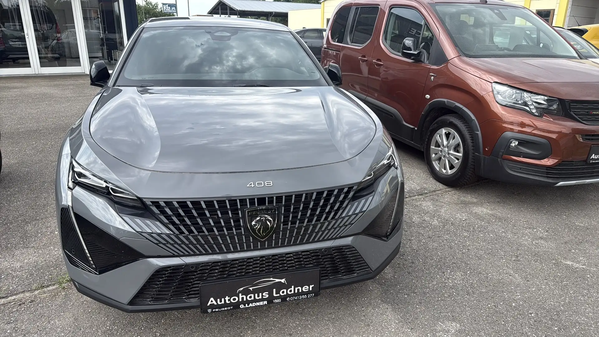 Peugeot 408 GT PHEV 225 e-EAT8 Grau - 2