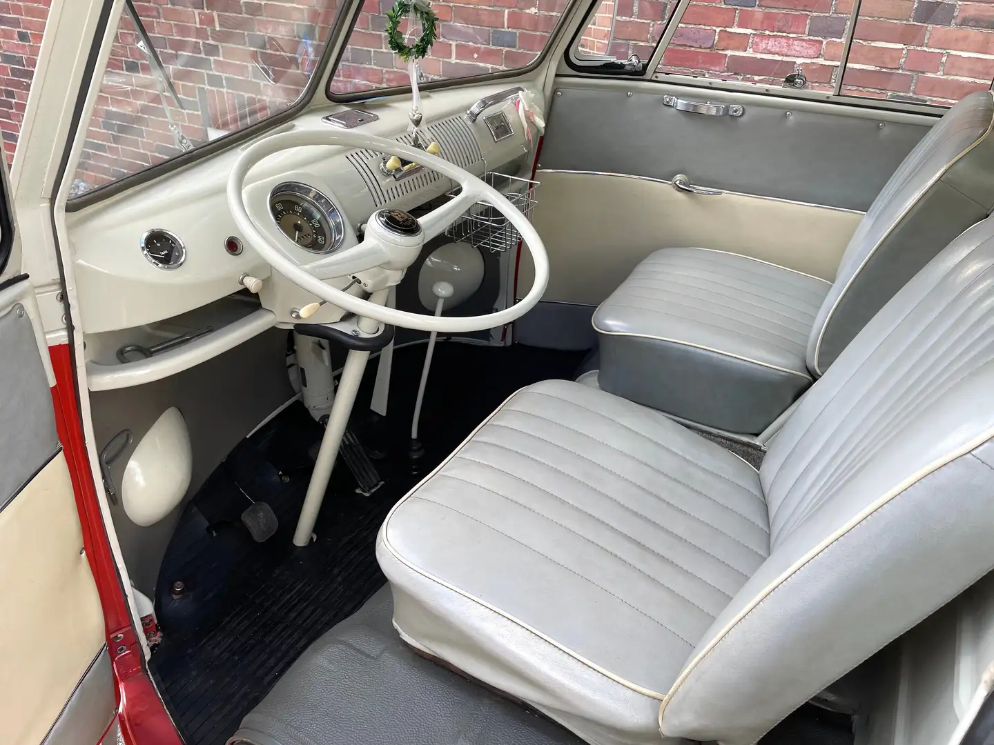 Volkswagen T1 Samba 21-Fenster *** inkl. Zertifikat Rot - 2