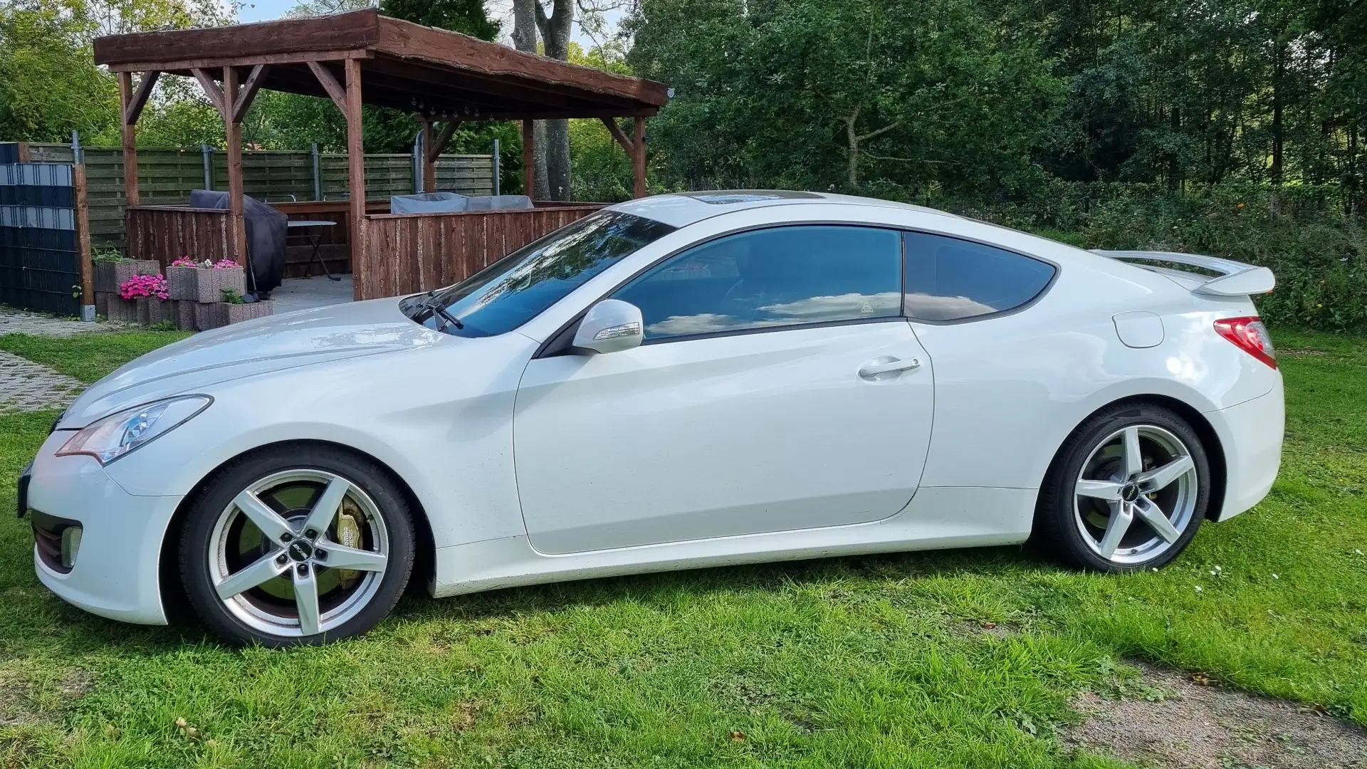 Hyundai Genesis Coupe 2.0 T - 1