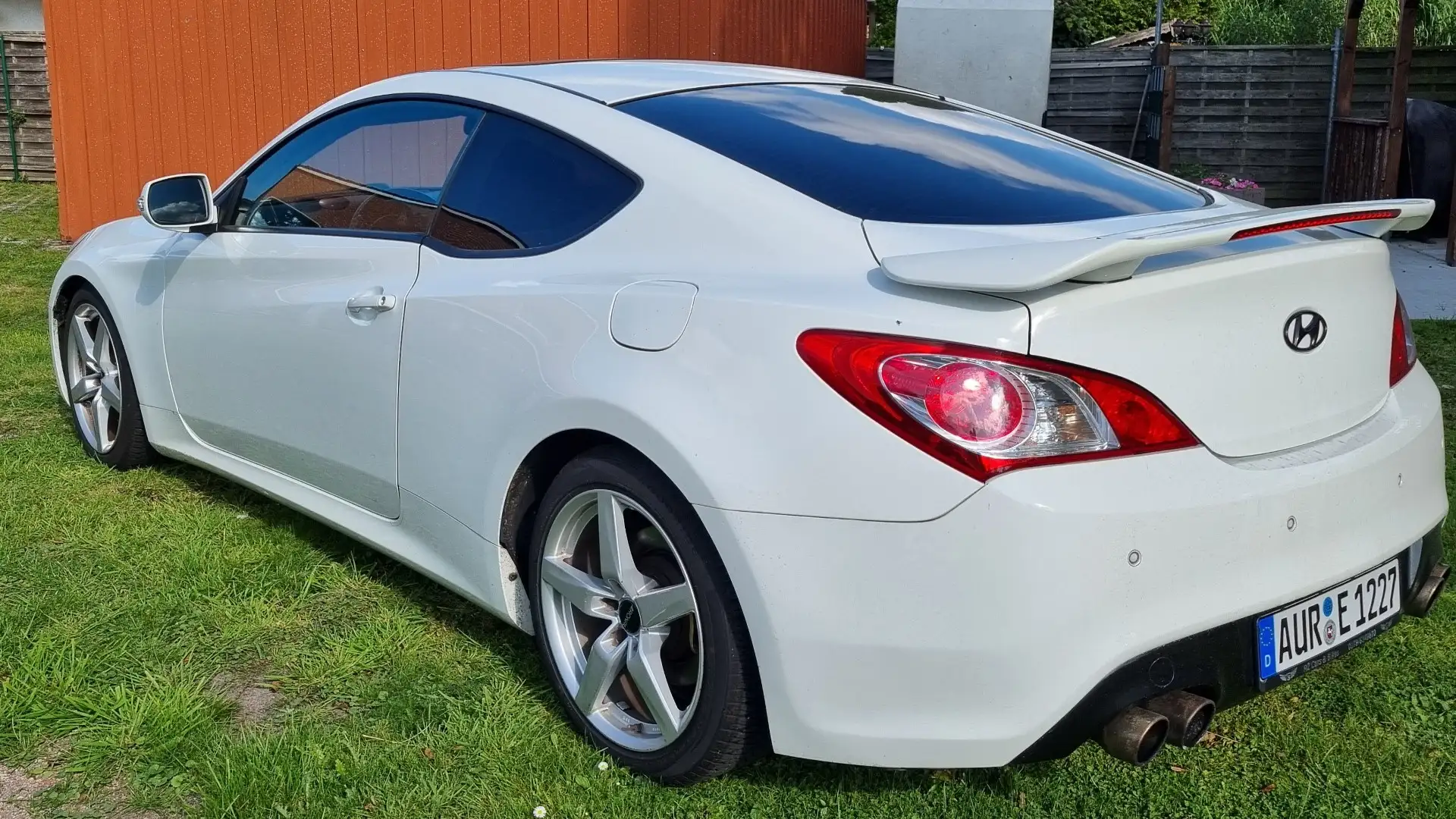 Hyundai Genesis Coupe 2.0 T - 2