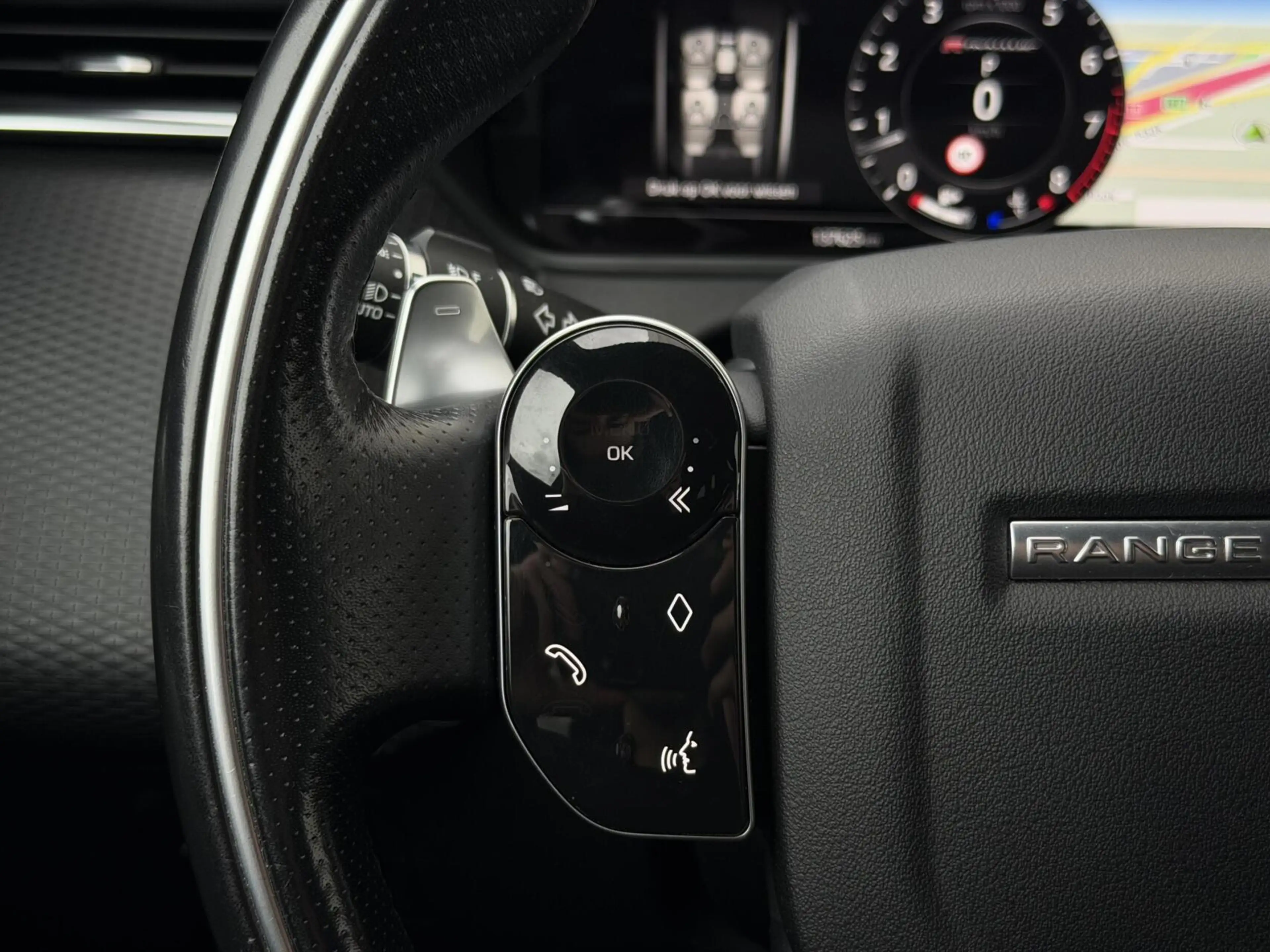 Land Rover Range Rover Velar 2.0 300 pk R-Dynamic HSE | LED | Meridian — photo 13