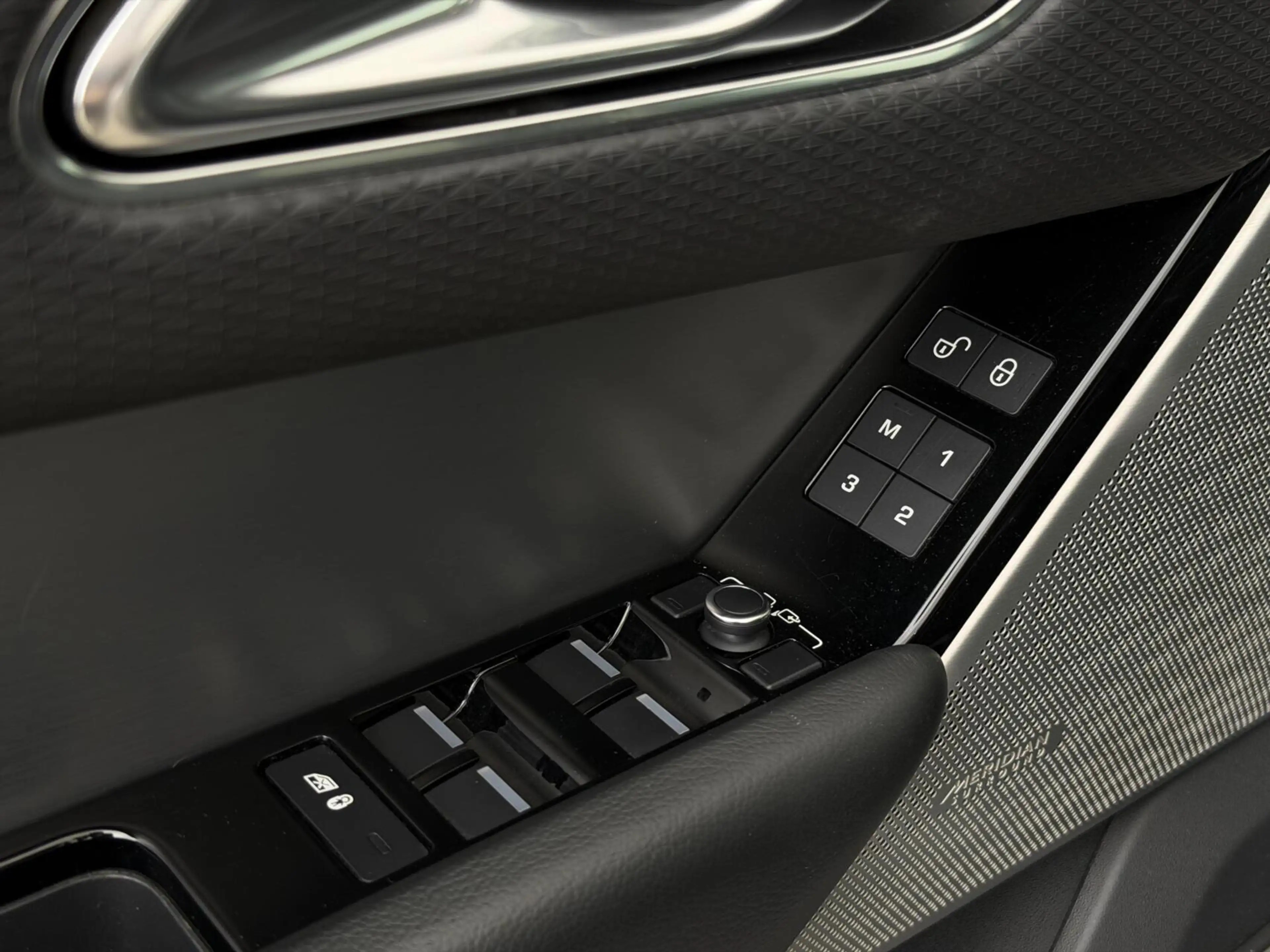 Land Rover Range Rover Velar 2.0 300 pk R-Dynamic HSE | LED | Meridian — photo 9