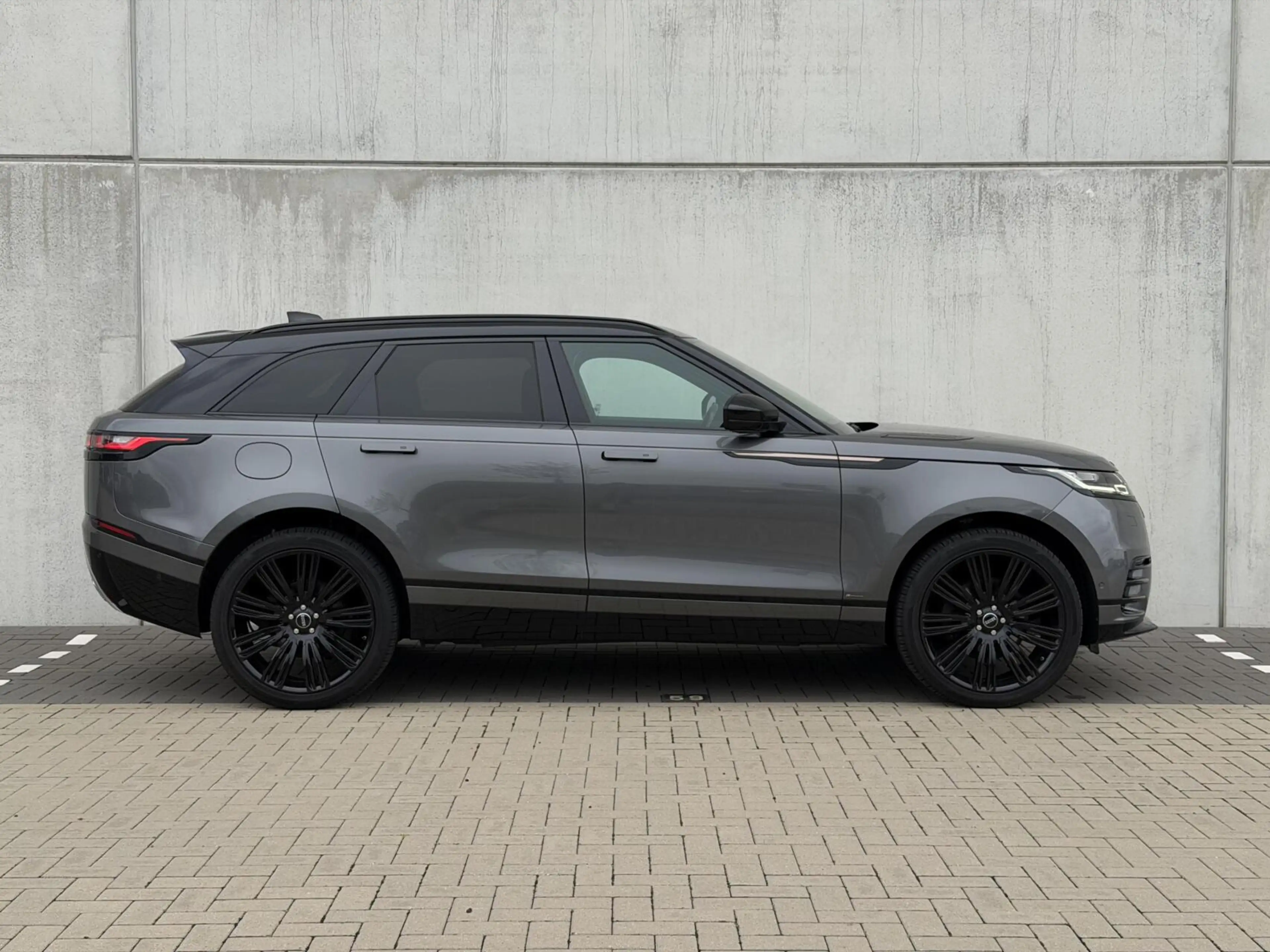 Land Rover Range Rover Velar 2.0 300 pk R-Dynamic HSE | LED | Meridian — photo 7