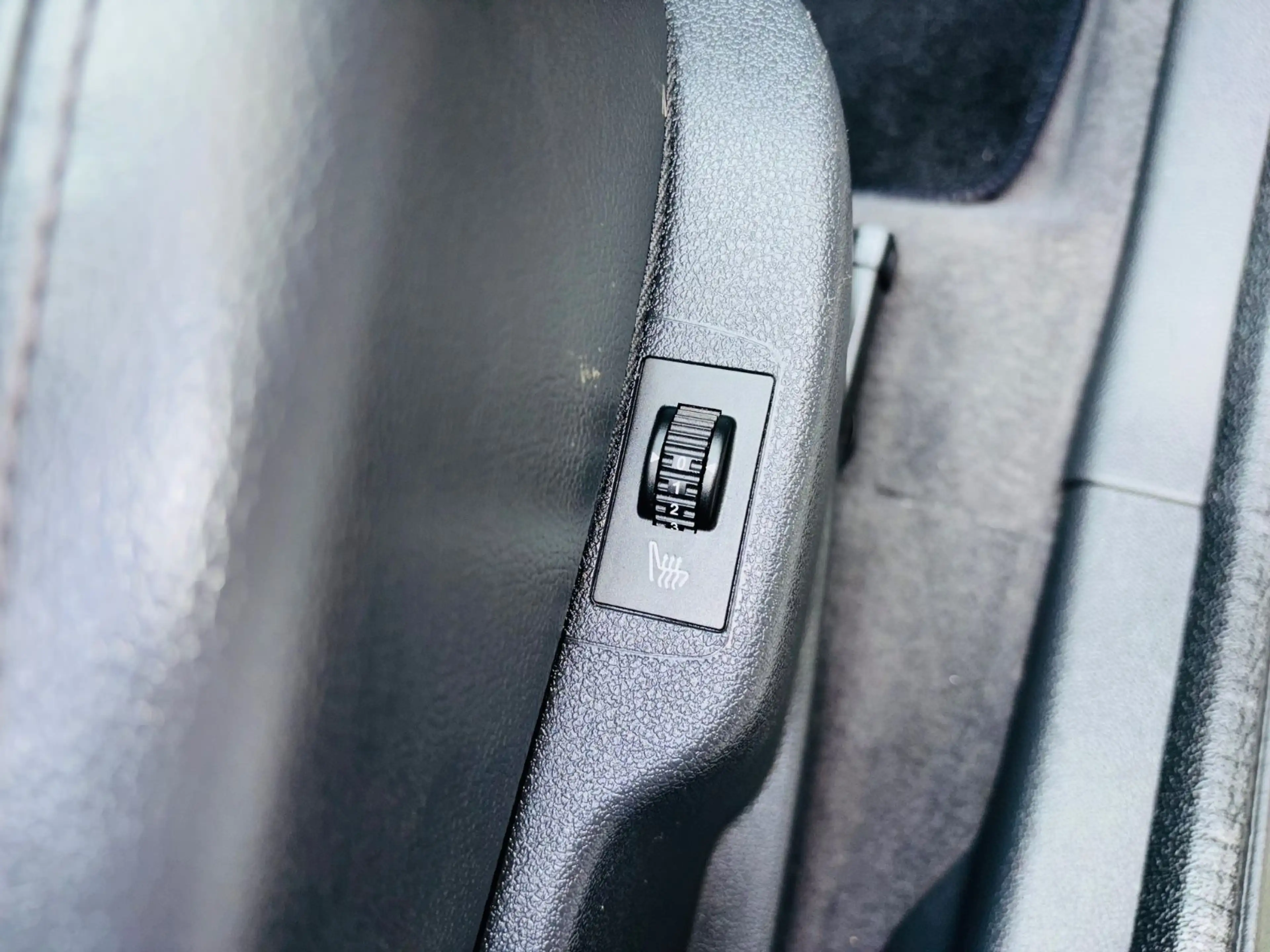 Peugeot 3008 LEDER,KLIMA,2xPDC,Allwetter,Anhängerkupplun — photo 10