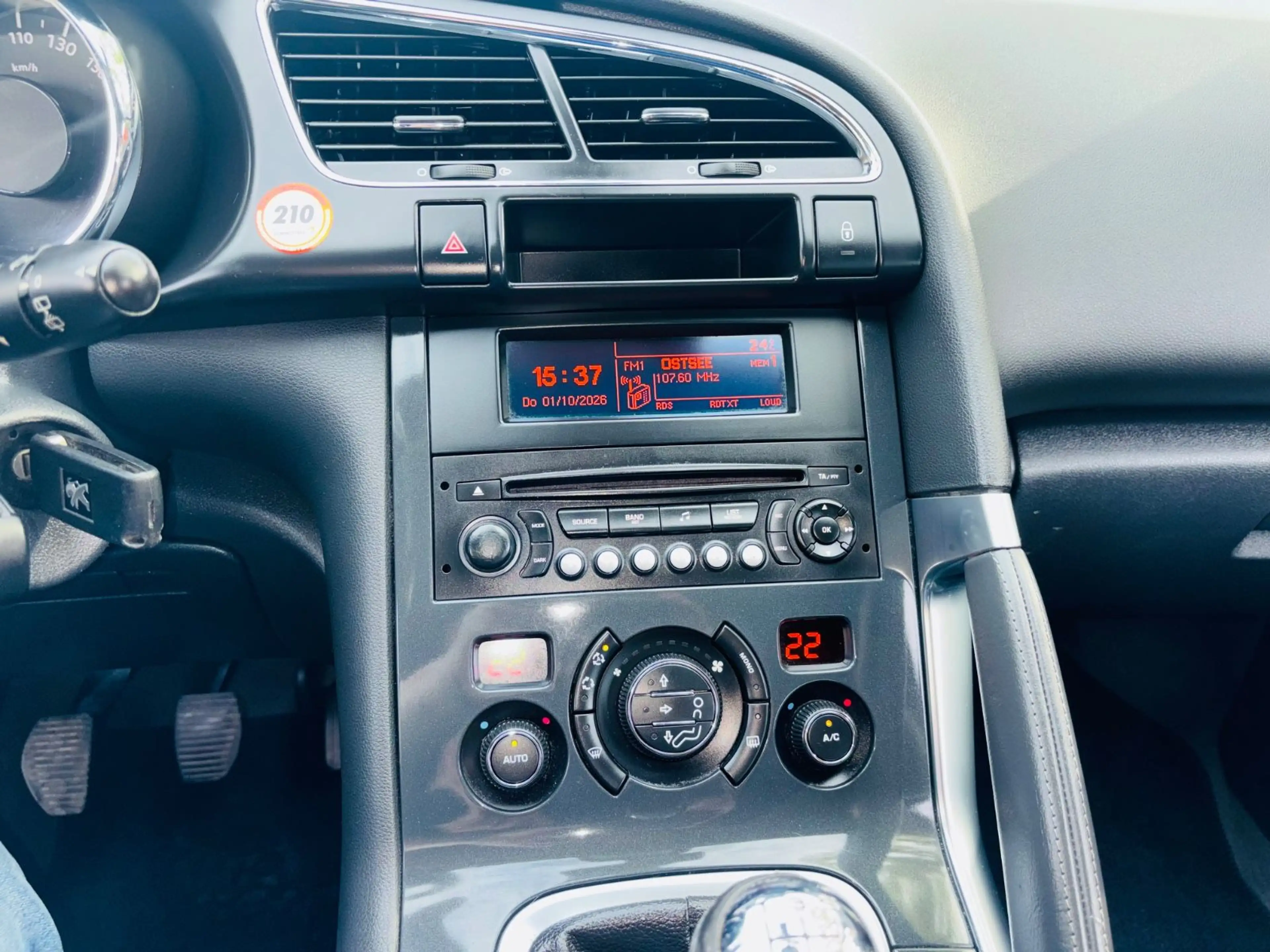 Peugeot 3008 LEDER,KLIMA,2xPDC,Allwetter,Anhängerkupplun — photo 6