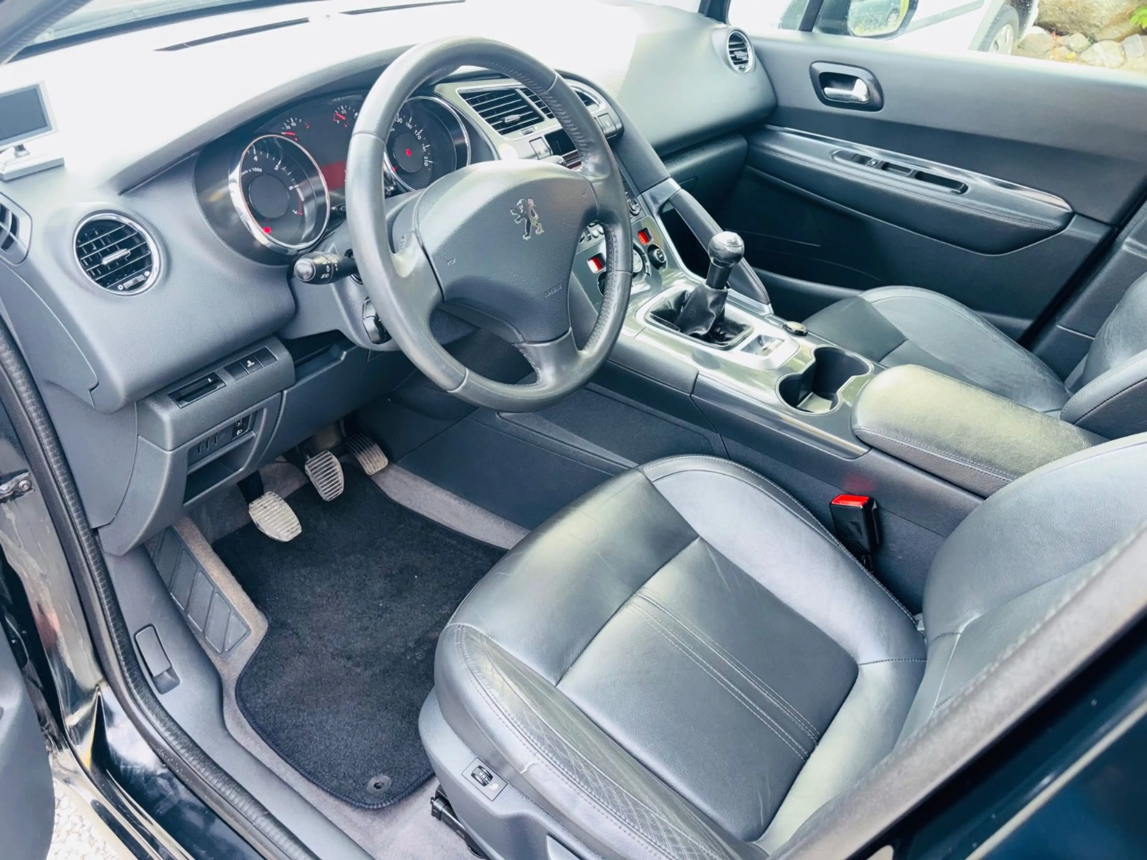 Peugeot 3008 LEDER,KLIMA,2xPDC,Allwetter,Anhängerkupplun — photo 9
