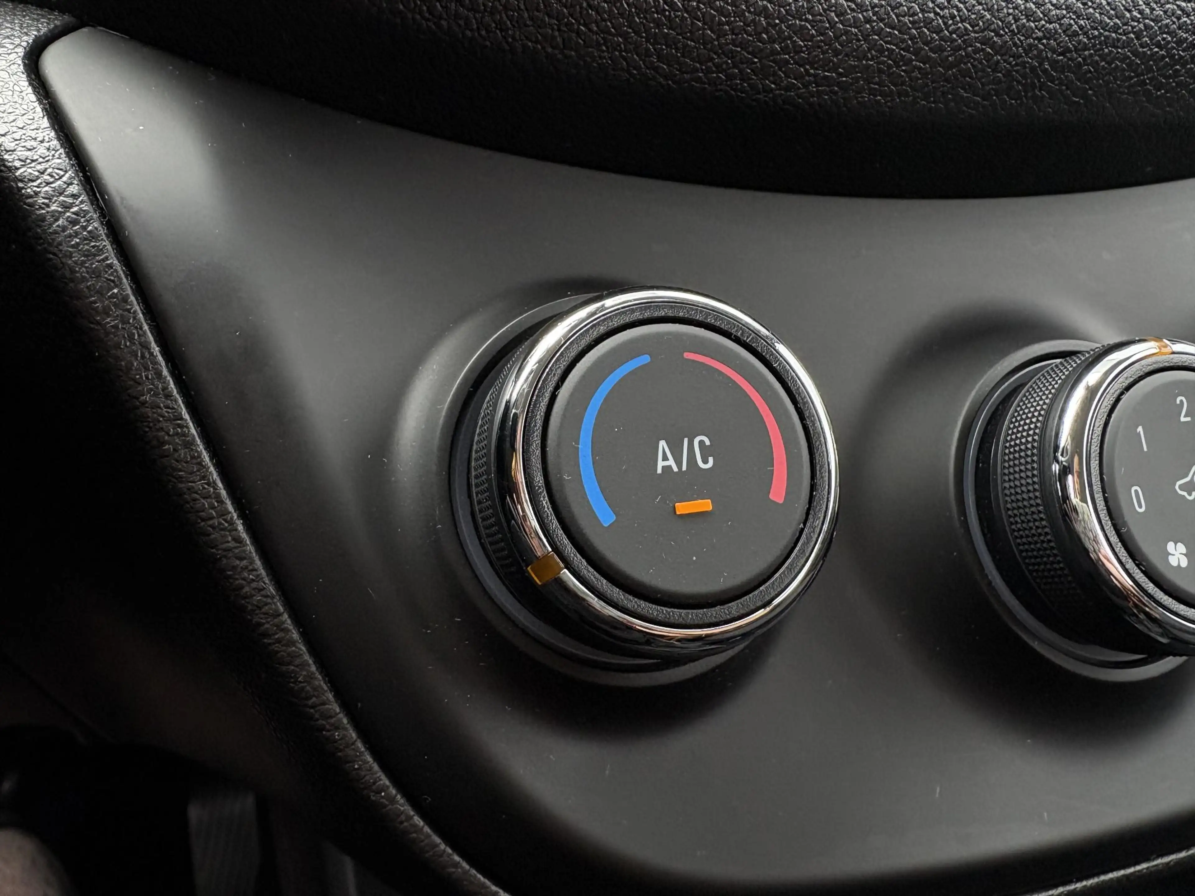 Opel Karl 1.0 ecoFLEX 120 Jaar Edition / Airco / Bluetooth / — photo 4
