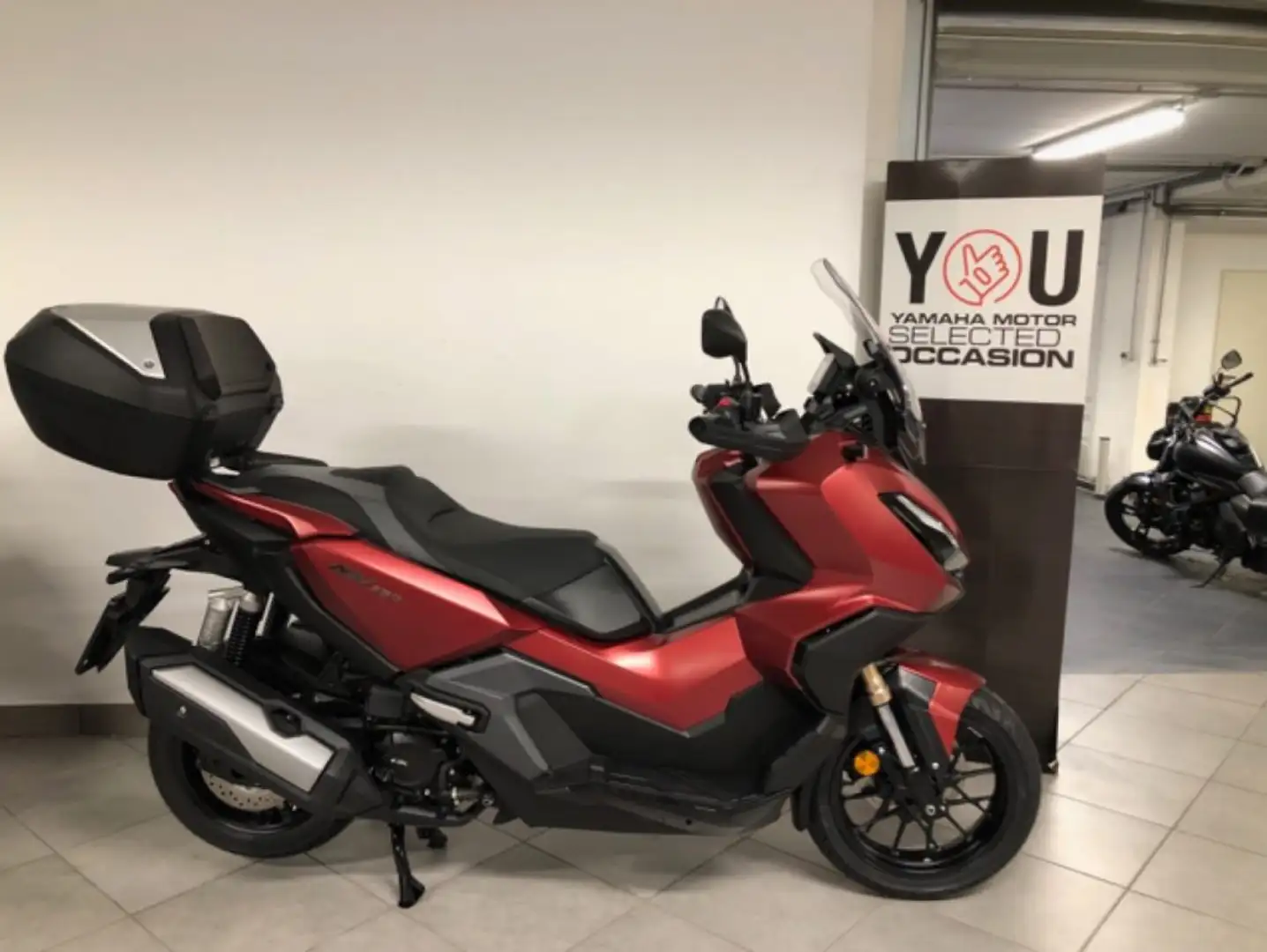 Honda ADV 350 Scooter Rot - 1