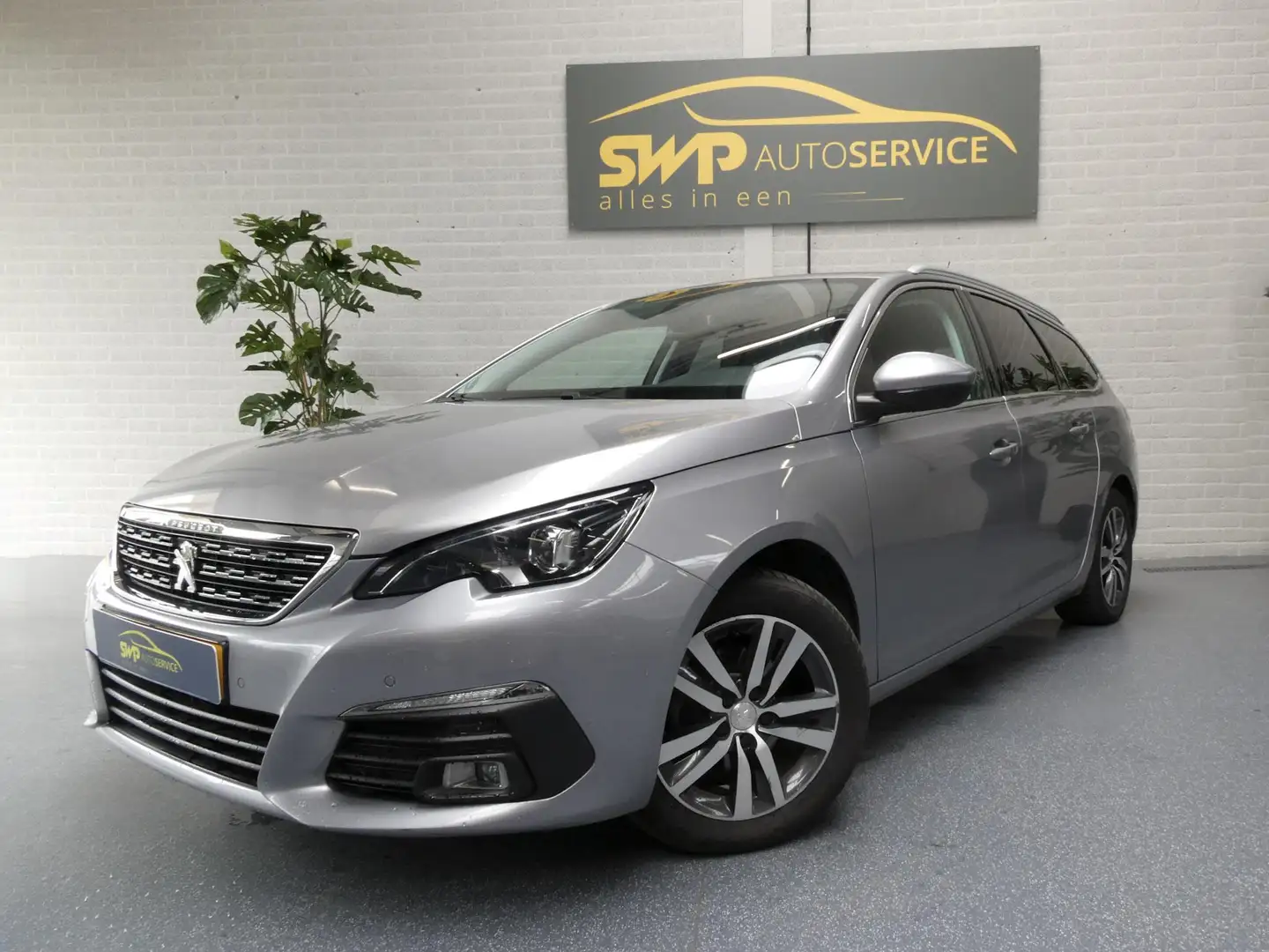 Peugeot 308 SW 1.2 PureTech Allure | Navi | Cam Grijs - 1