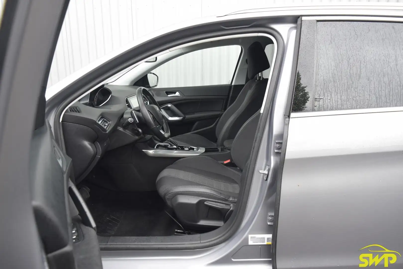 Peugeot 308 SW 1.2 PureTech Allure | Navi | Cam Grijs - 2