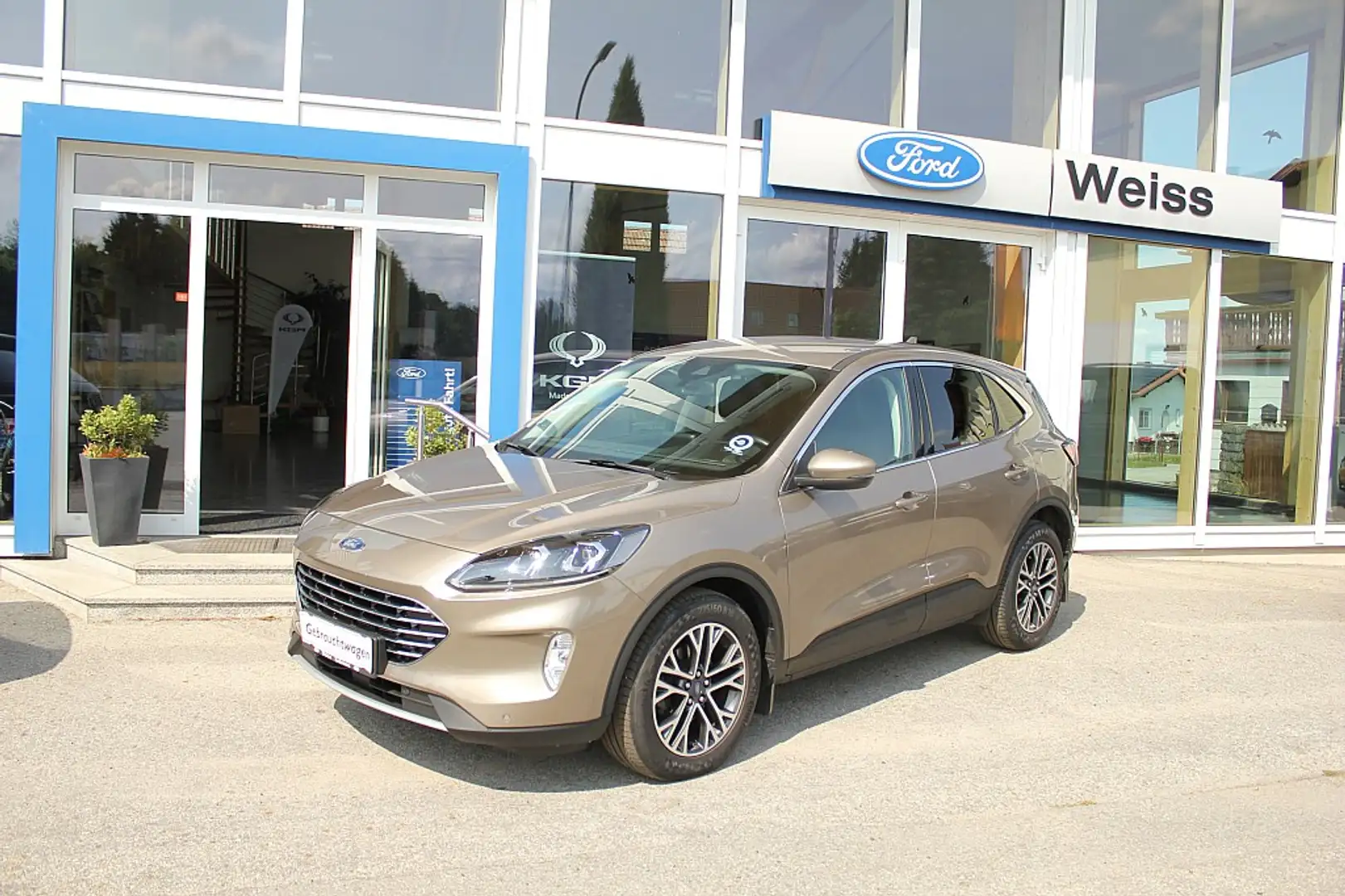 Ford Kuga 1,5 EcoBlue Titanium X Aut. Silber - 1