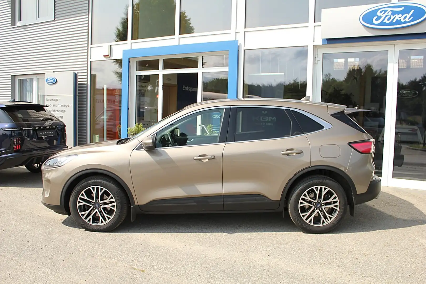 Ford Kuga 1,5 EcoBlue Titanium X Aut. Silber - 2