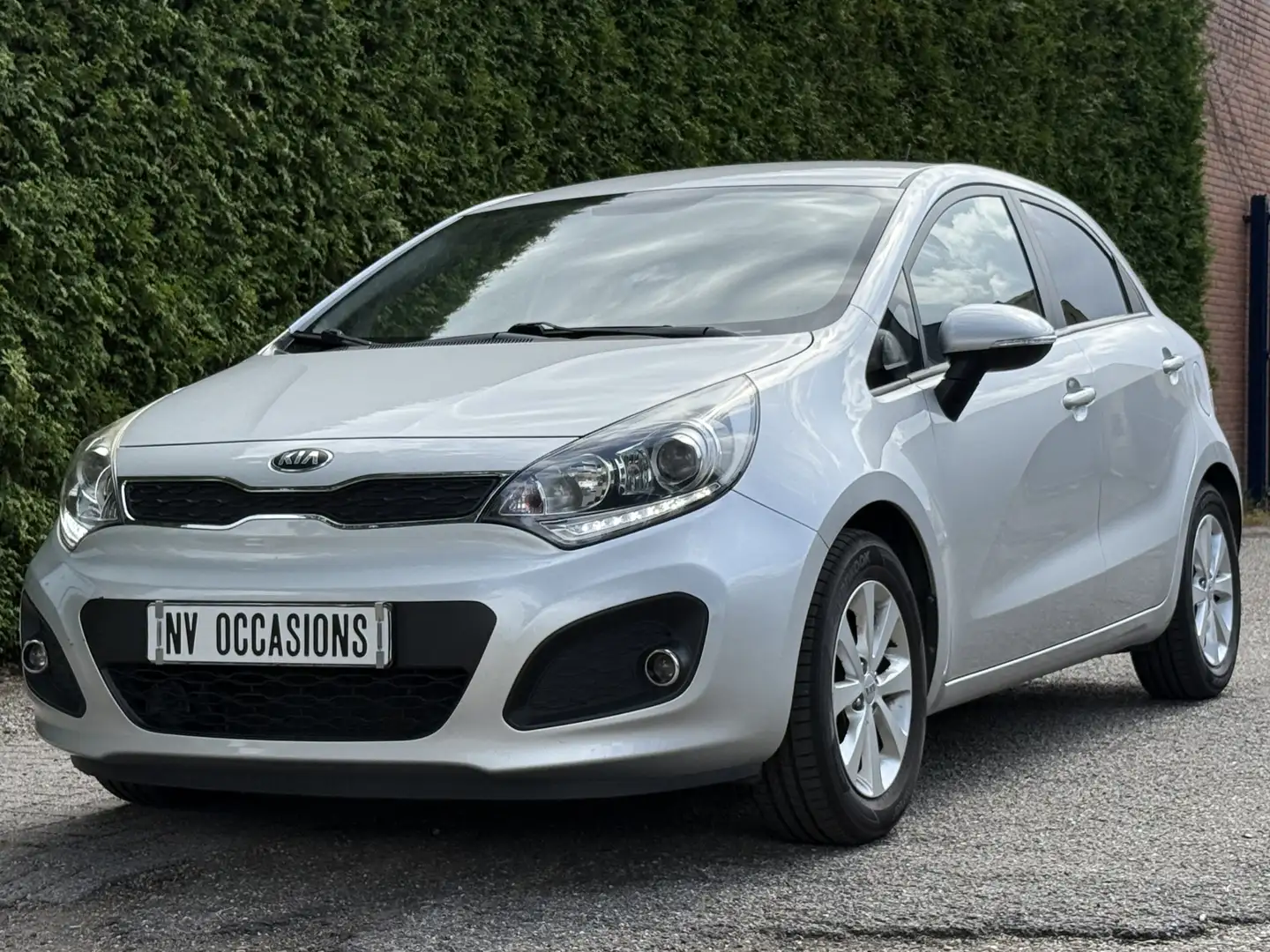 Kia Rio 1.2 CVVT Plus Pack TREKHAAK/ACHTERUITRIJCAMERA/NAP Grijs - 2