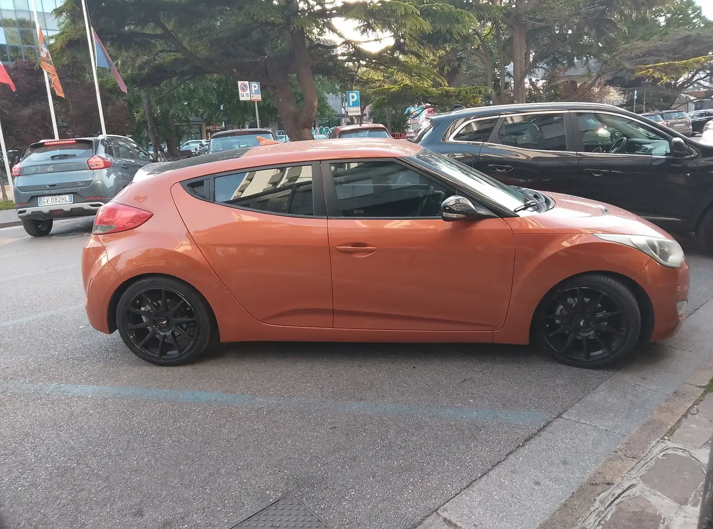Hyundai VELOSTER - 1