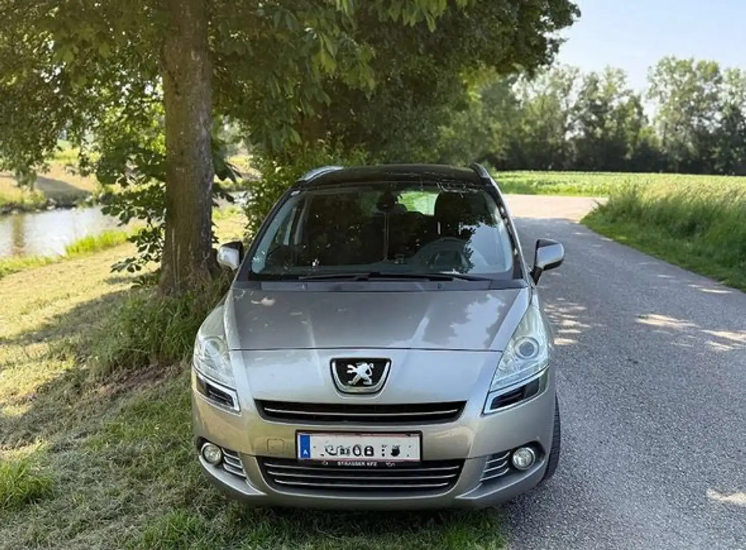 Peugeot 5008 5008 1,6 e-HDi ASG6 Exclusive FAP Exclusive Bronze - 1