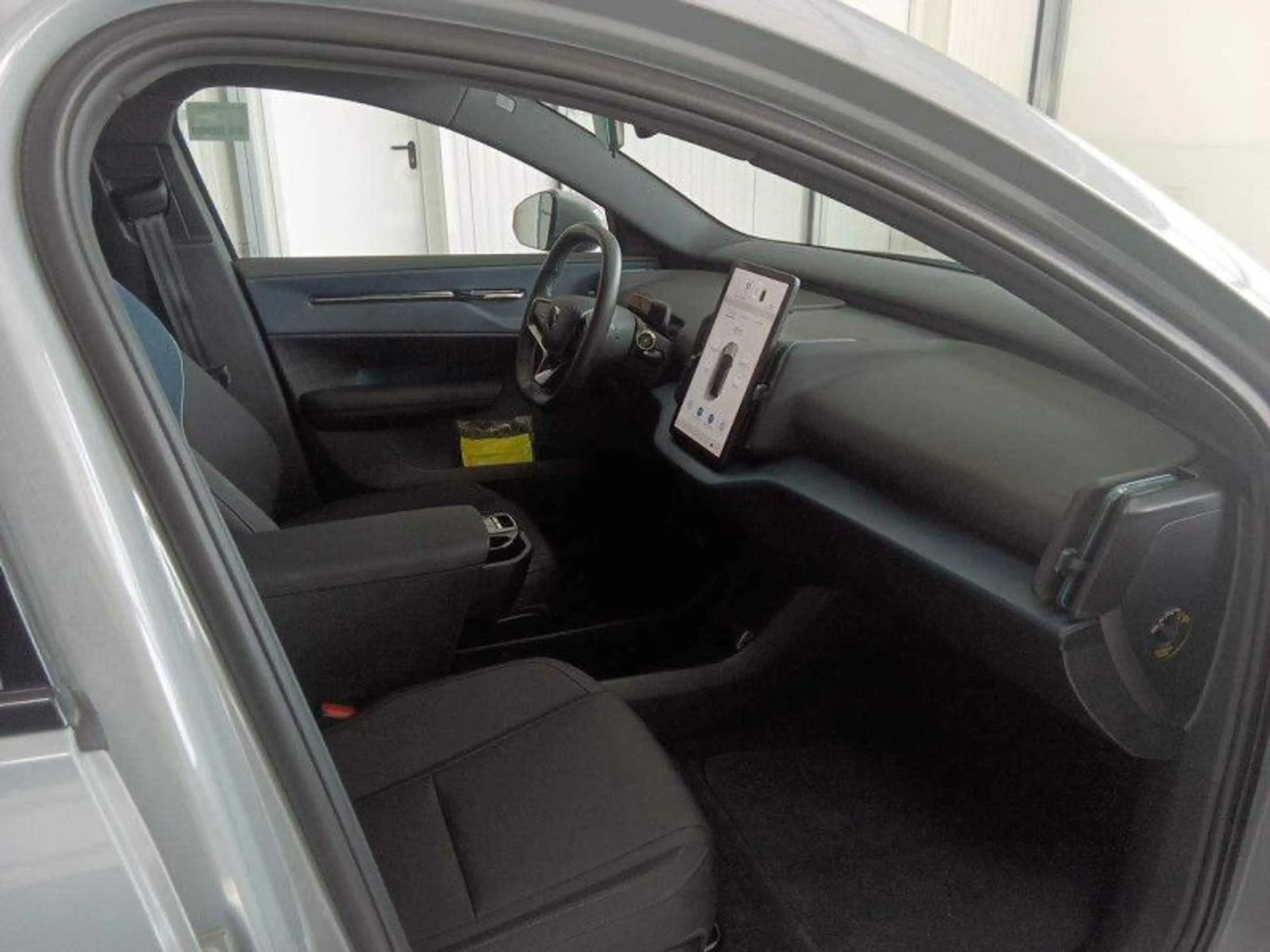 Volvo EX30 Core 2WD Pure Sigle Motor Extended Range — photo 12