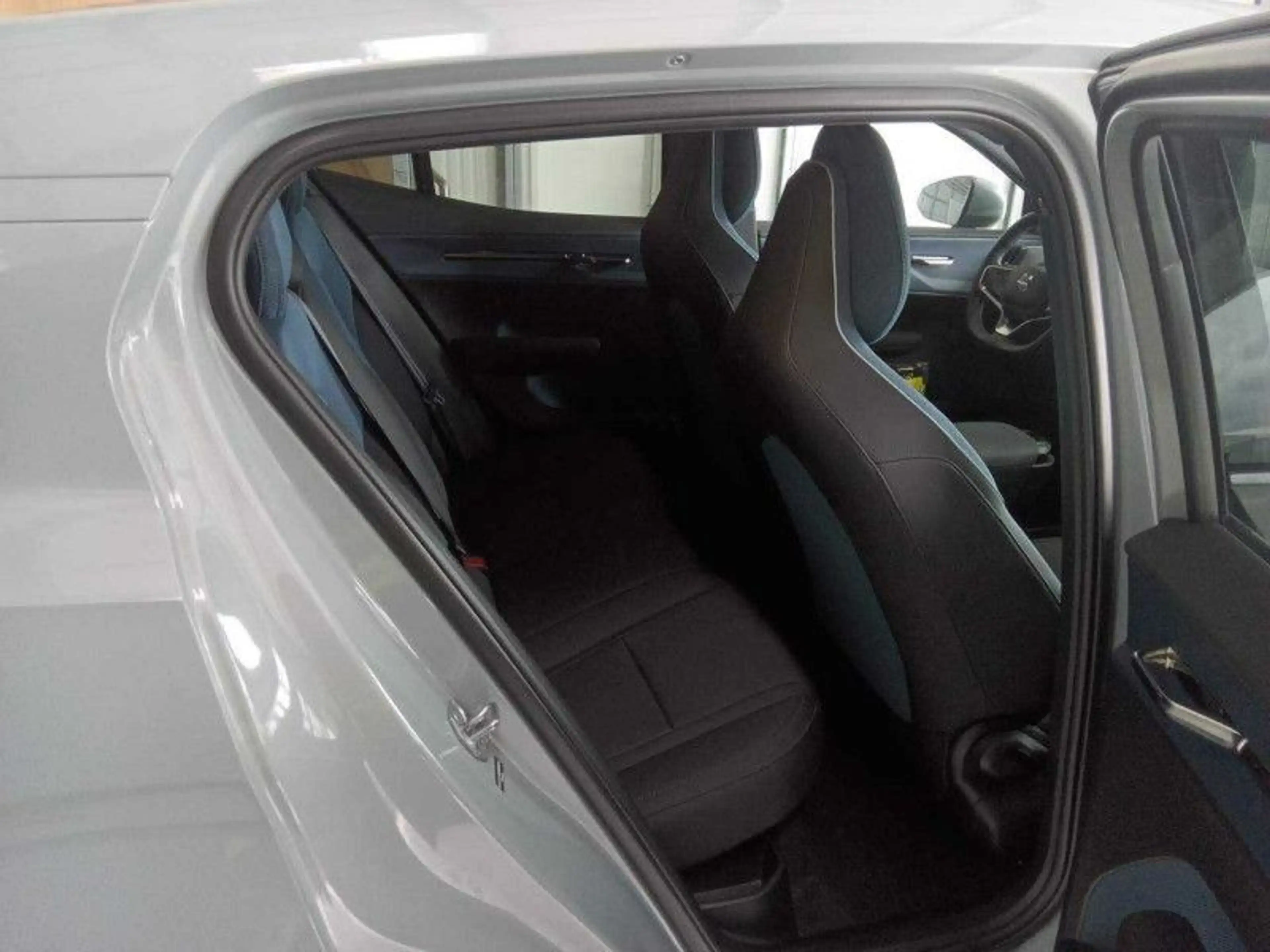 Volvo EX30 Core 2WD Pure Sigle Motor Extended Range — photo 11