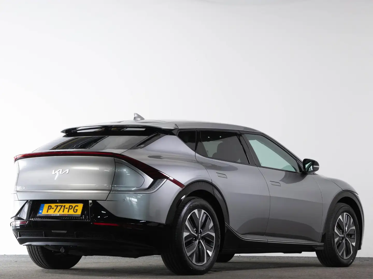 Kia EV6 Plus 77.4 kWh Warmtepomp | Trekhaak | Leder + koel Grijs - 2