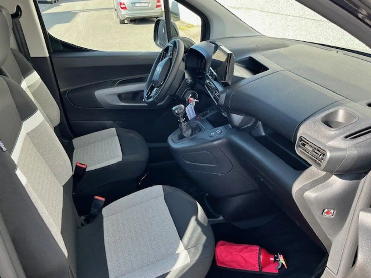 Citroen Berlingo *CAR PLAY*CAMERA* 1.2 BENZ 110 PK PLUS Grijs - 2