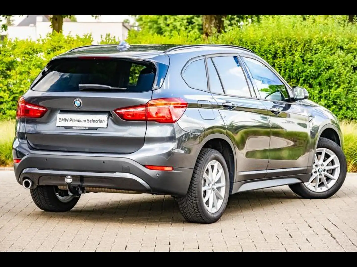 BMW X1 sDrive18i Grau - 2