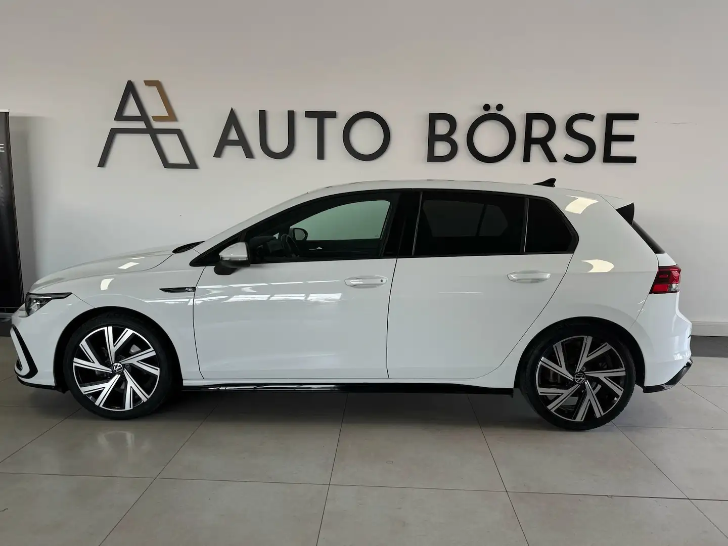 Volkswagen Golf VIII Lim 1.5 eTSI DSG R Line*CAM*ViCO*LED* Bianco - 2