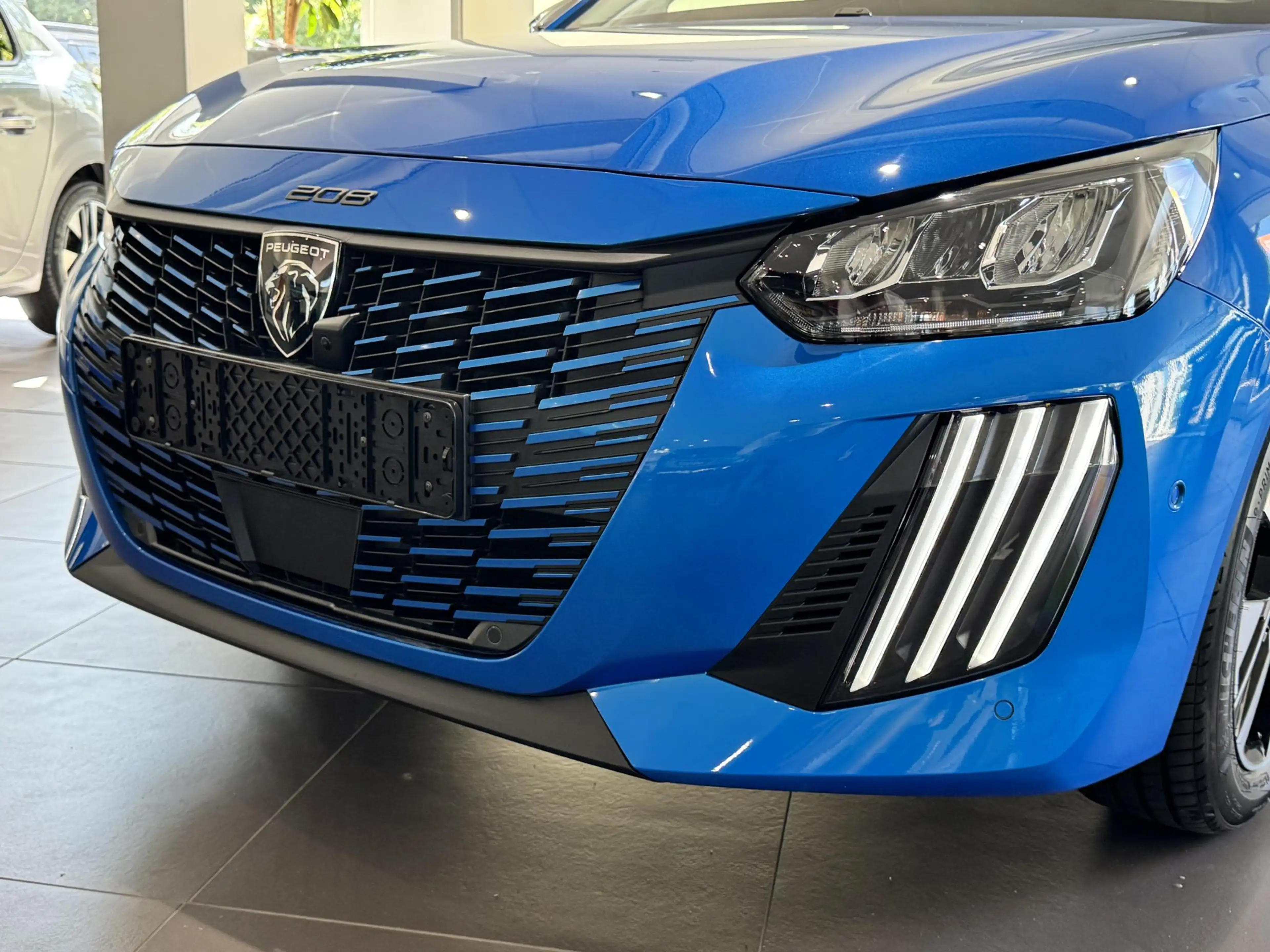 Peugeot 208 1.2 Hybrid 110 e-DCS6 GT — photo 8
