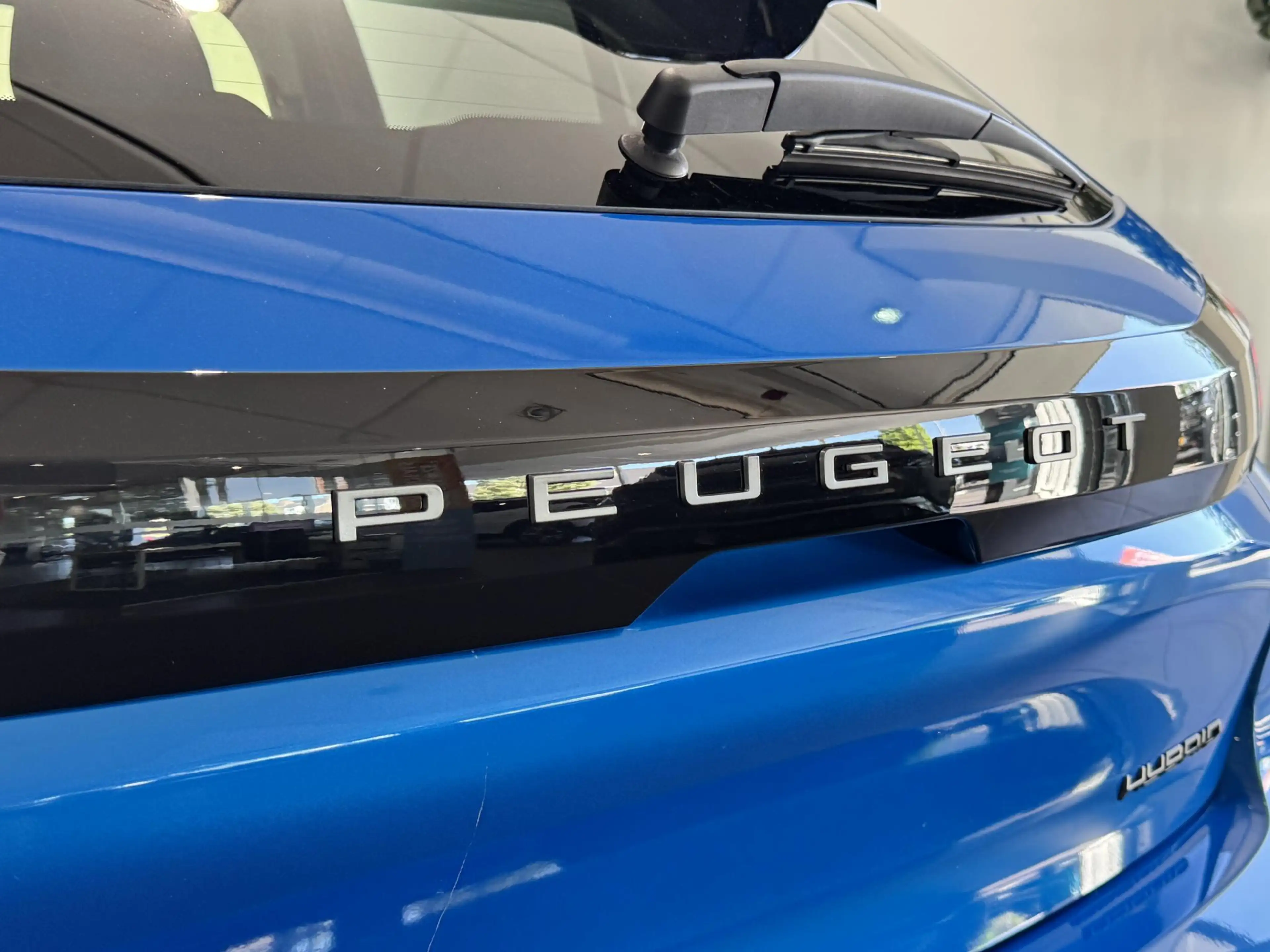Peugeot 208 1.2 Hybrid 110 e-DCS6 GT — photo 12