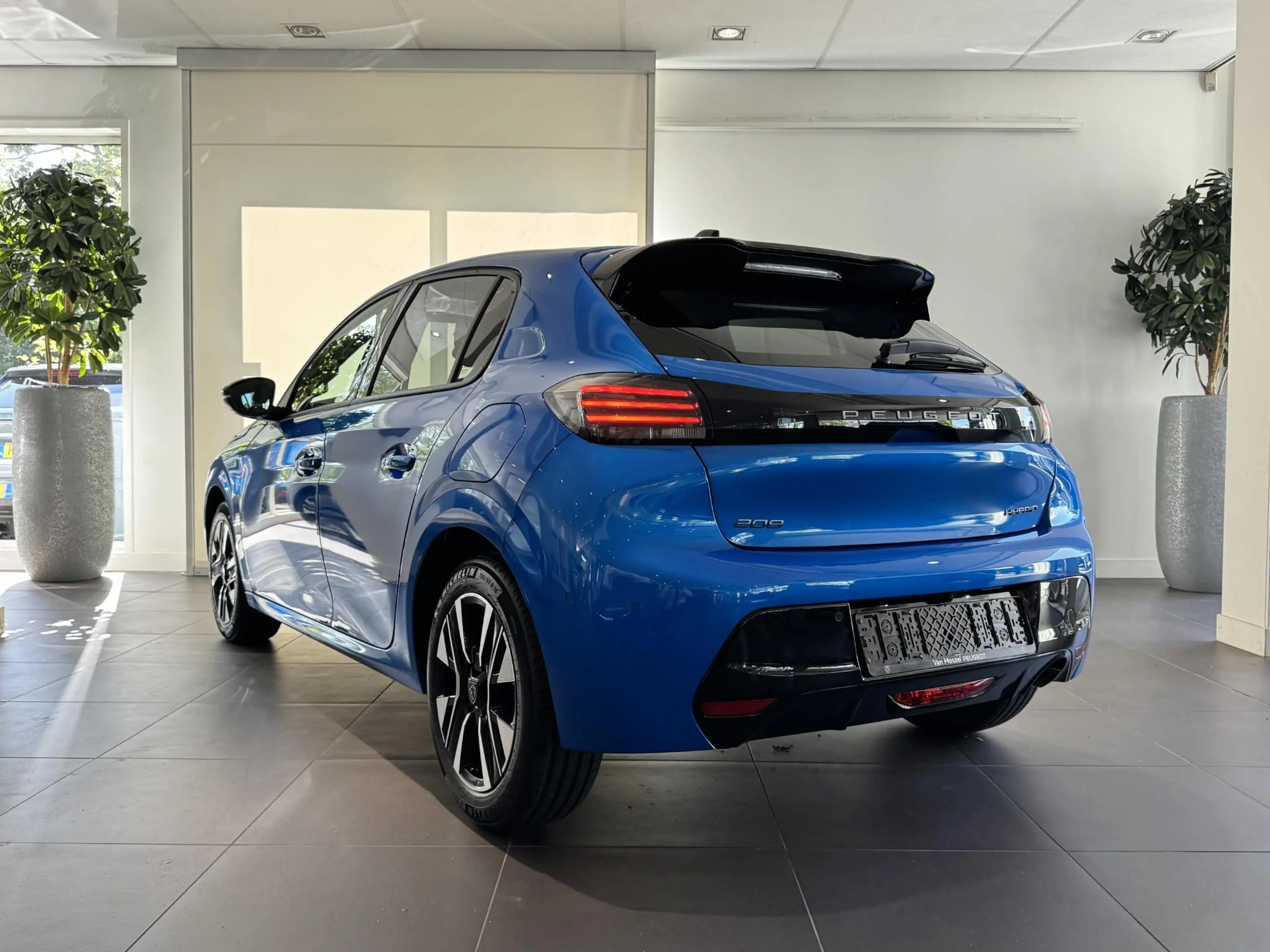 Peugeot 208 1.2 Hybrid 110 e-DCS6 GT — photo 6