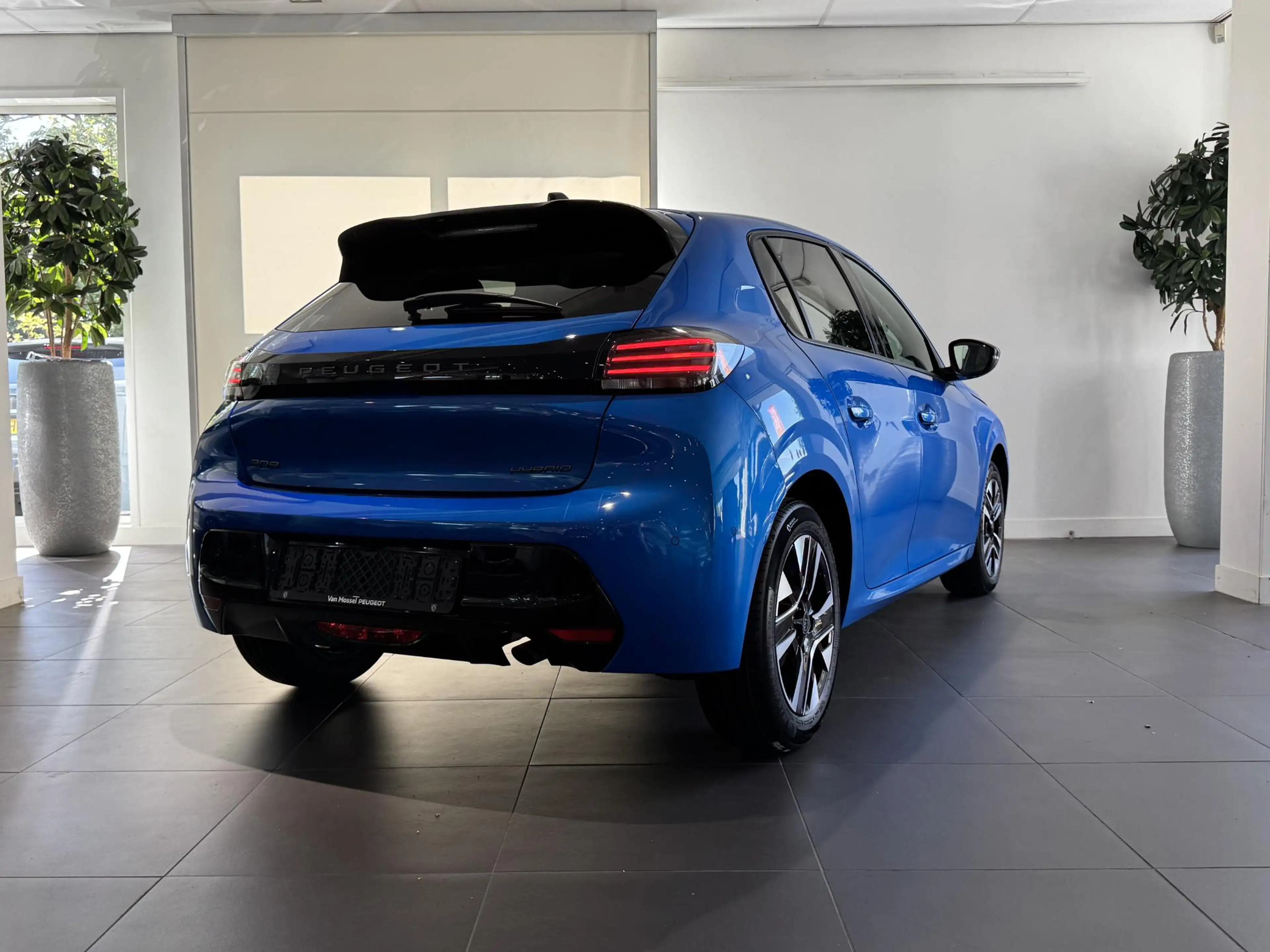 Peugeot 208 1.2 Hybrid 110 e-DCS6 GT — photo 4